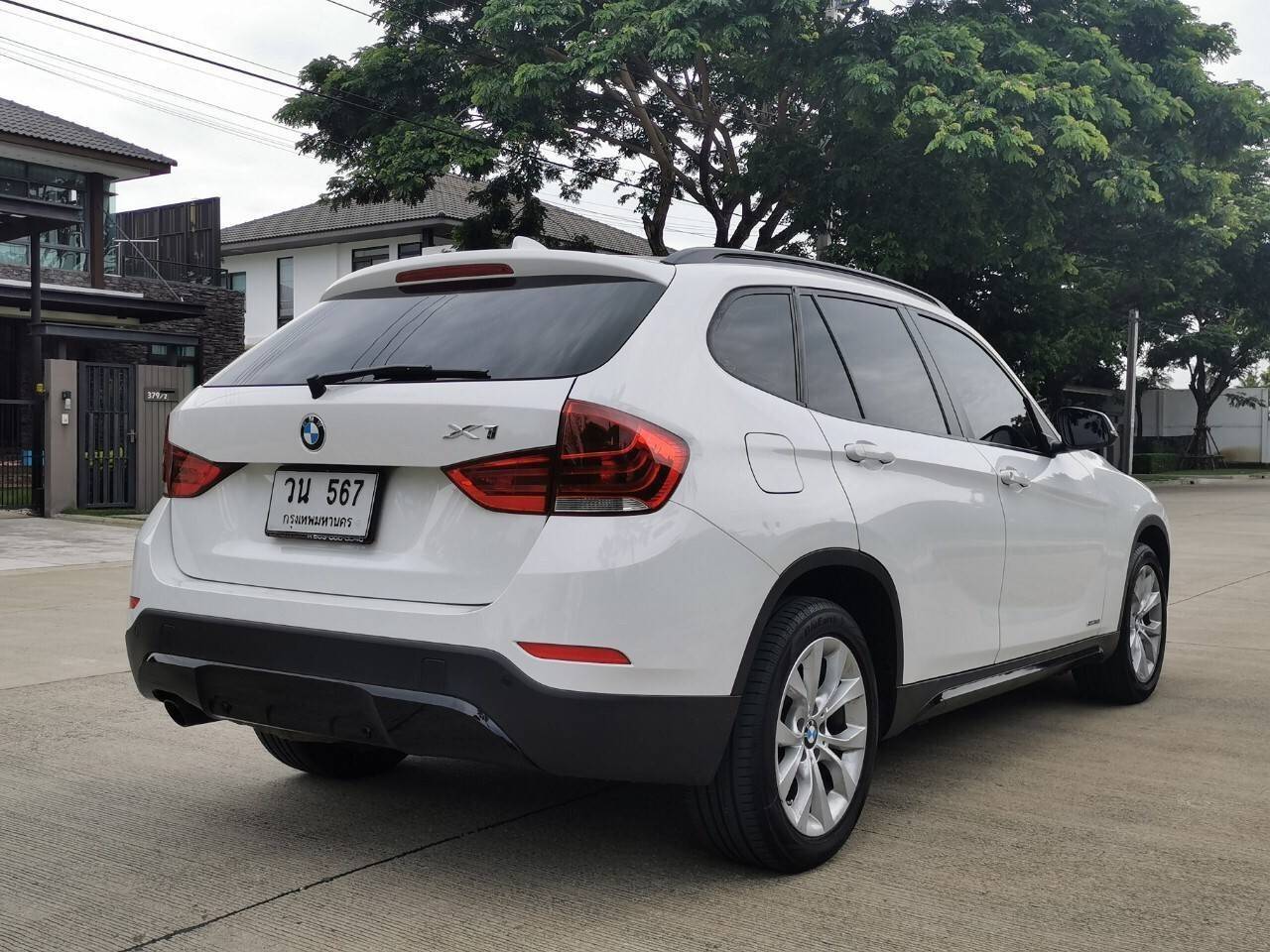 BMW X1 2.0I Sport สีขาวเบาะแดง ปี 2014
