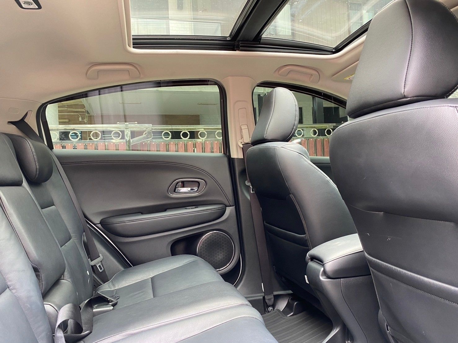 HONDA HRV 1.8 EL หลังคาแก้ว ปี 2015