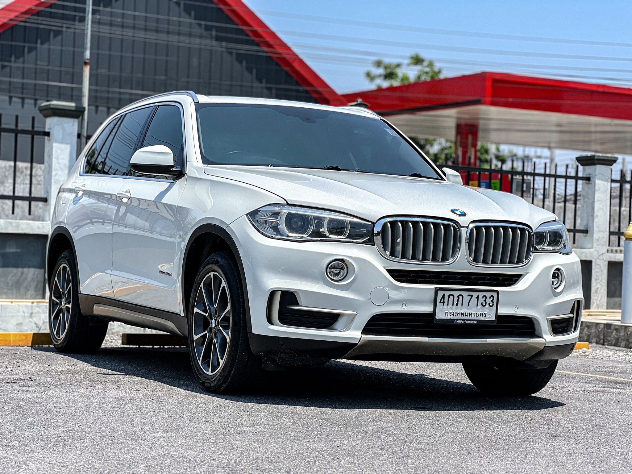 BMW X5, sDrive25d โฉม F15 สีขาว ปี 2015
