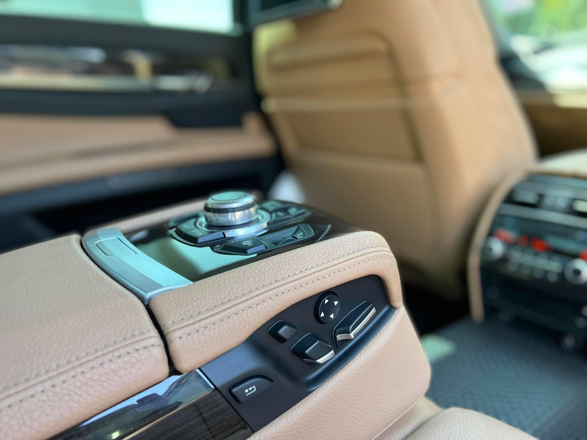 BMW 730LD Lci ประตูดูด หลังคาซันรูฟ ปี 2015