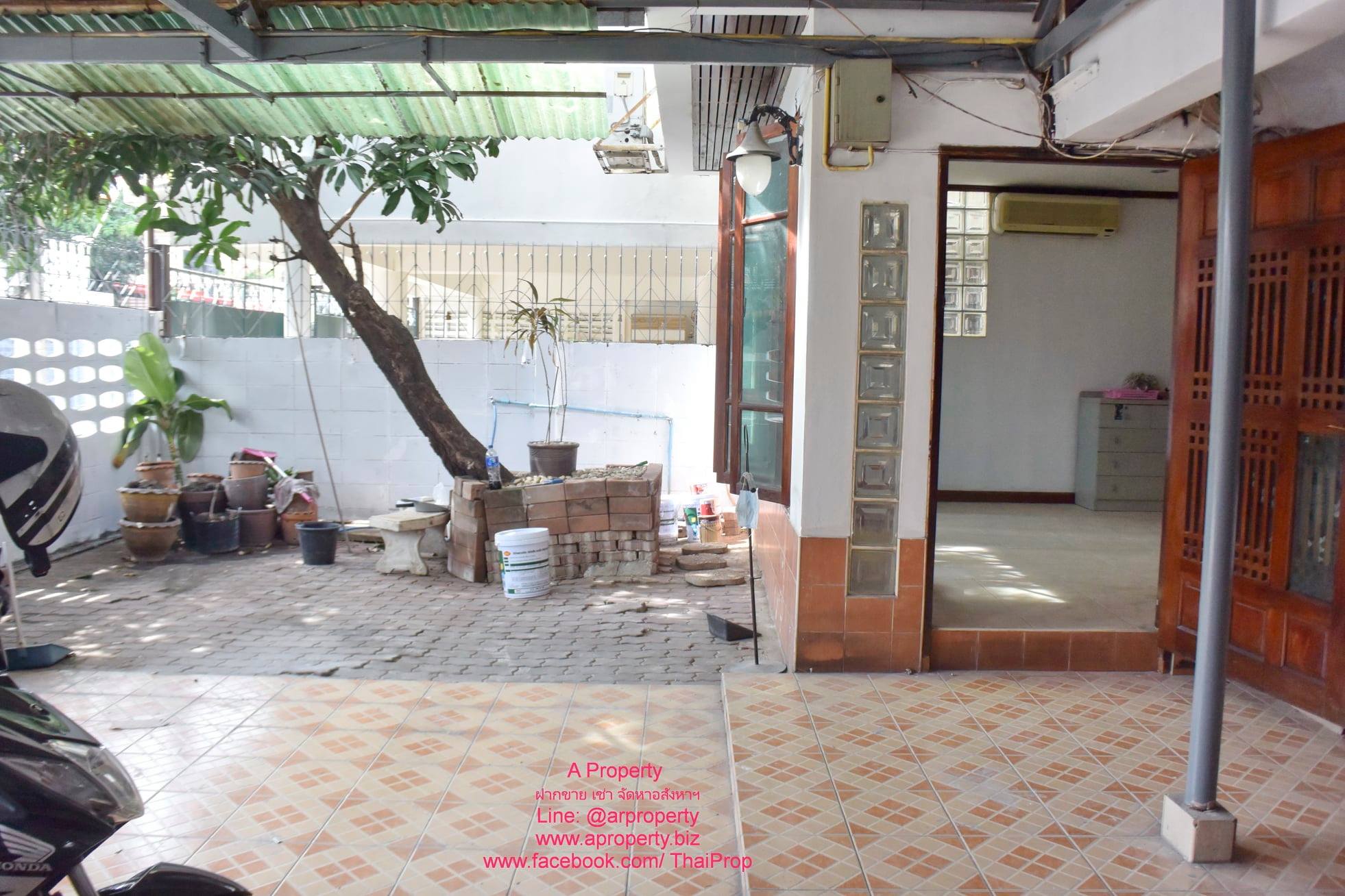 บ้านแฝดติดกัน 2 หลังติดกัน ซอยข้าง Central แจ้งวัฒนะ