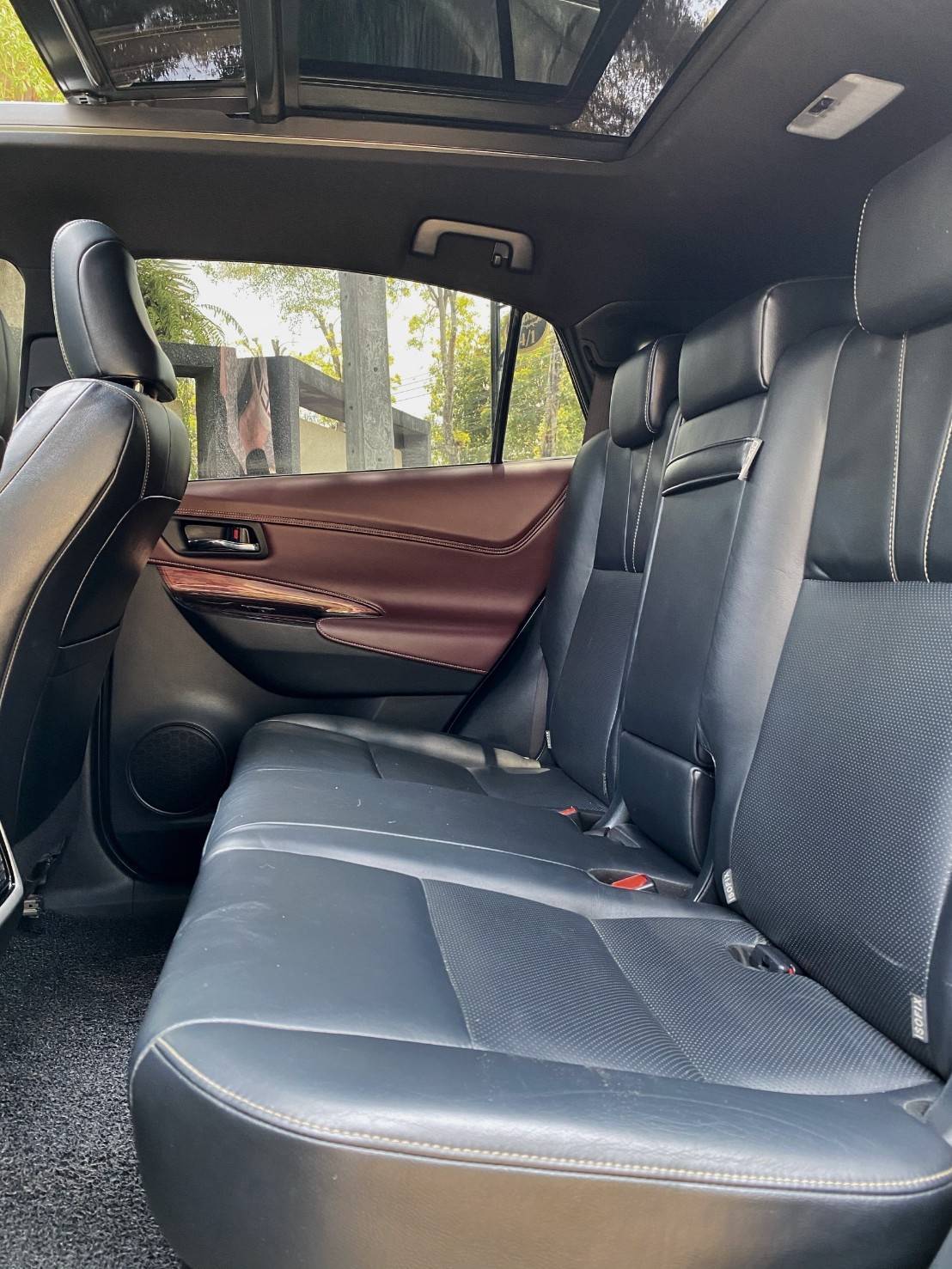 Toyota Harrier 2.5 HV Hybrids Premium Package ปี 2014
