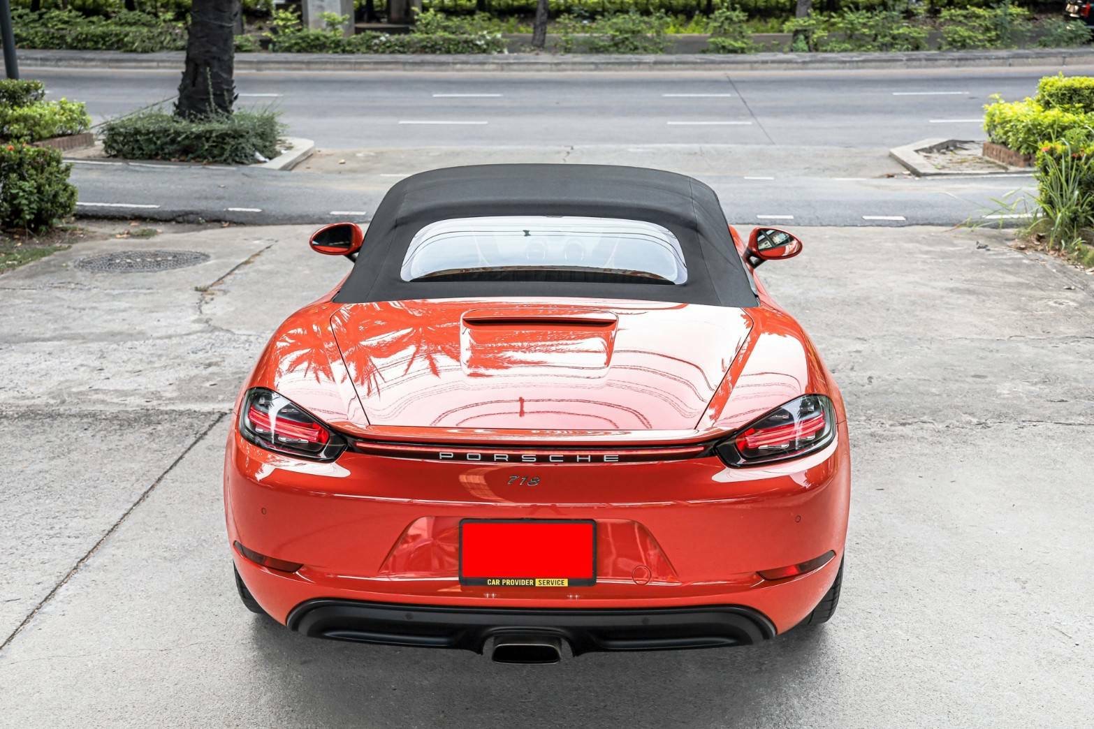 Porsche 718 Boxster สีพิเศษ Lava Orange ปี 2017