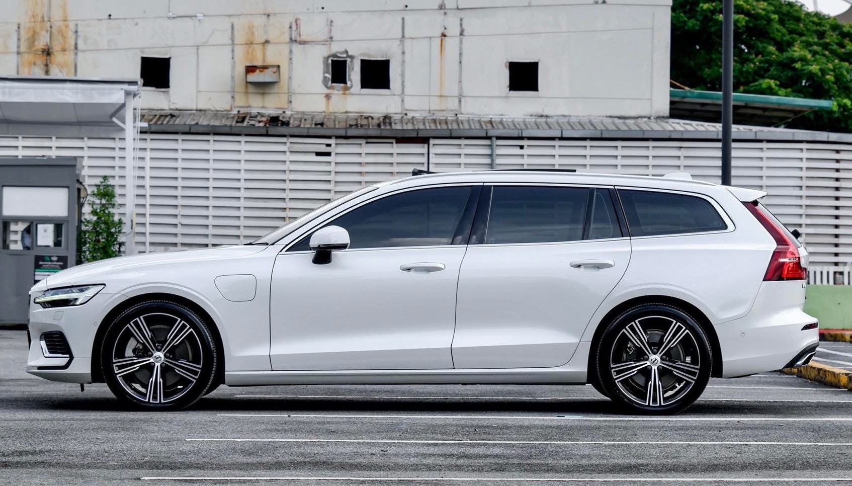 Volvo V60 T8 Plug-in Hybrid Inscription ปี 2021