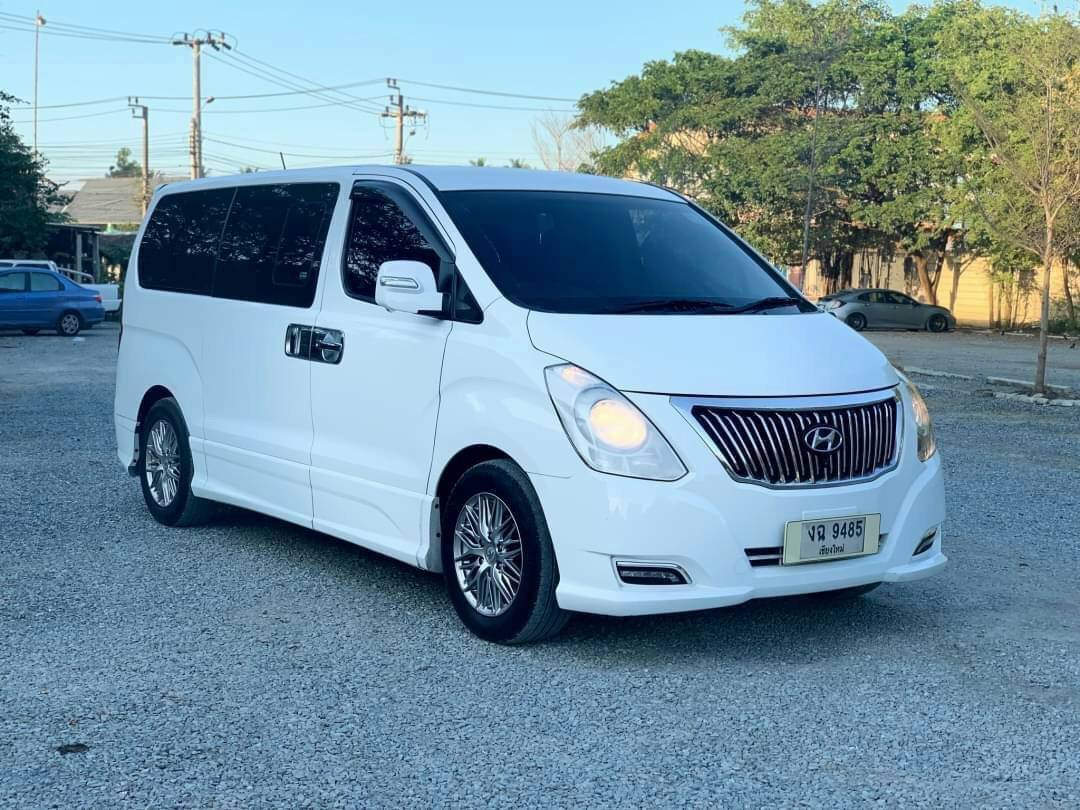 HUYNDAI H1 2.5 GRAND STAREX PREMIUM ปี2017