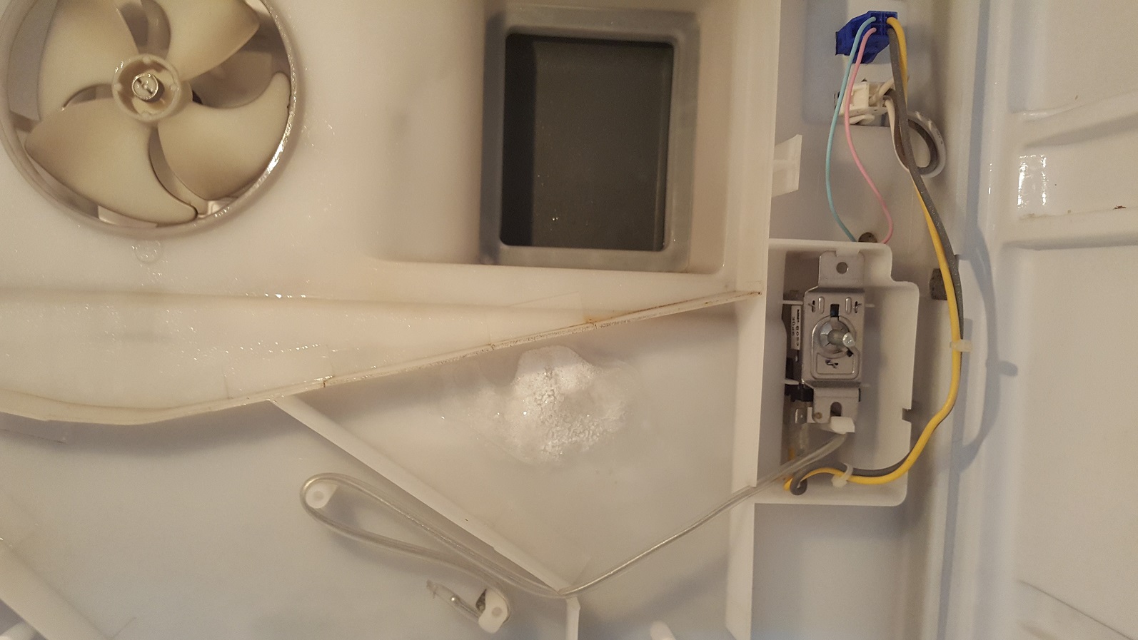 ซ่อมตู้เย็น ยี่ห้อ EASTINA รุ่น AR-4304SS