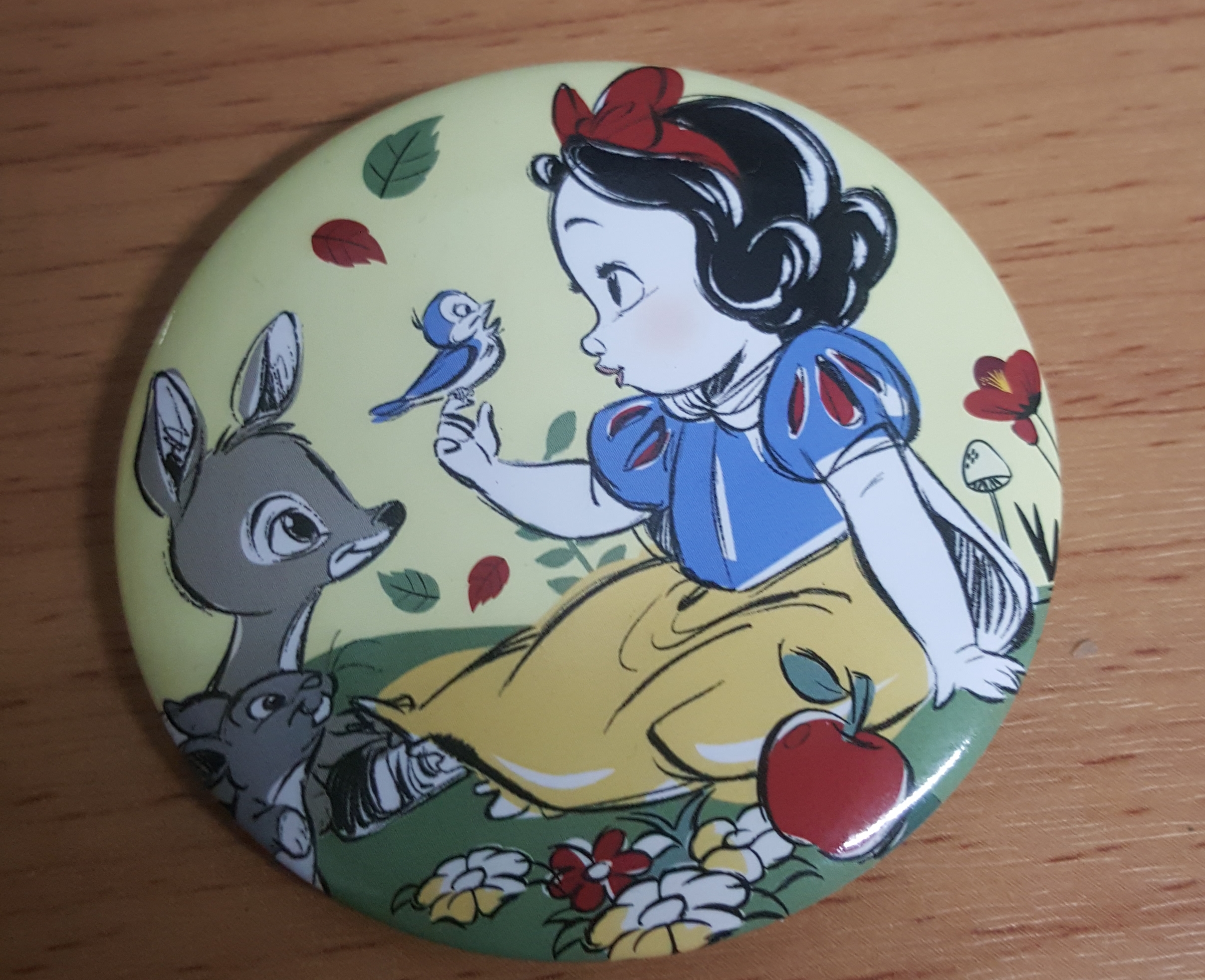 Disney Store pin เข็มกลัด เจ้าหญิงสโนว์ไวท์ Snow white Disney Princess ของแท้จากดิสนีย์สโตร์ ญี่ปุ่น ขนาด 5.5 cm
