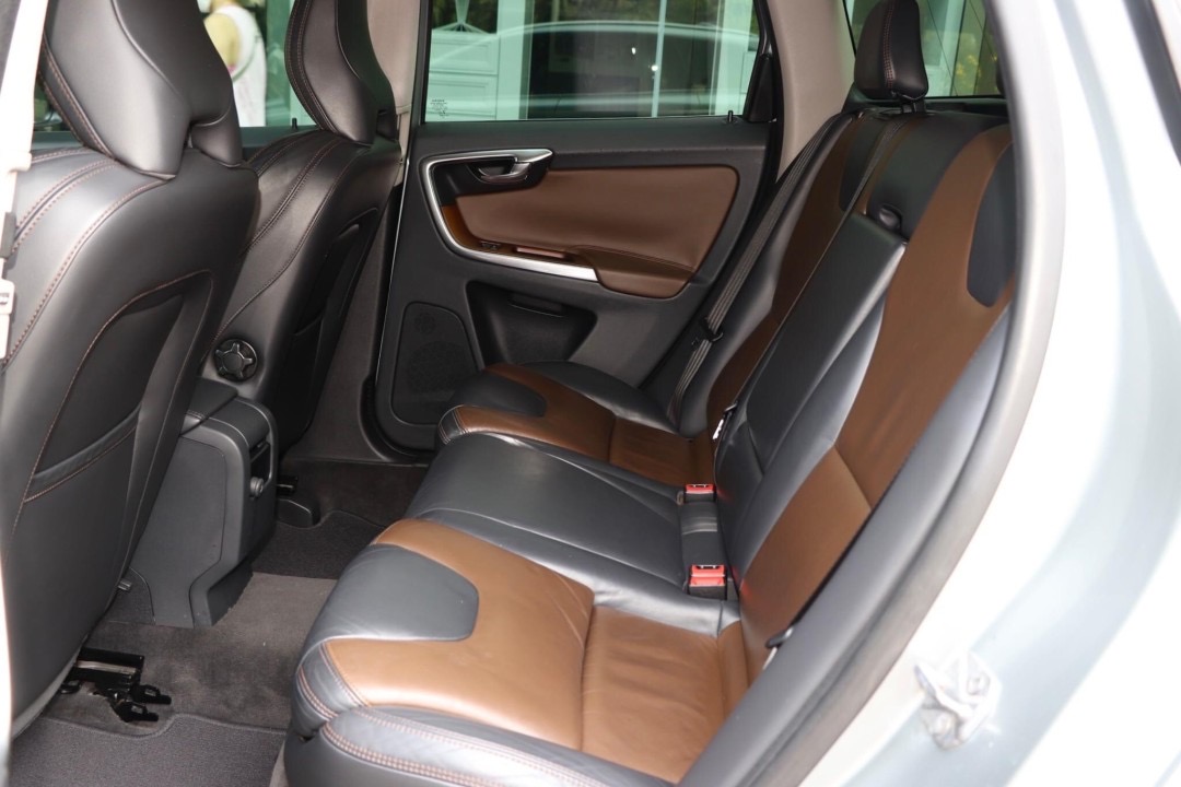 VOLVO XC60 2.0D4 NAVI Minor change ปี2014