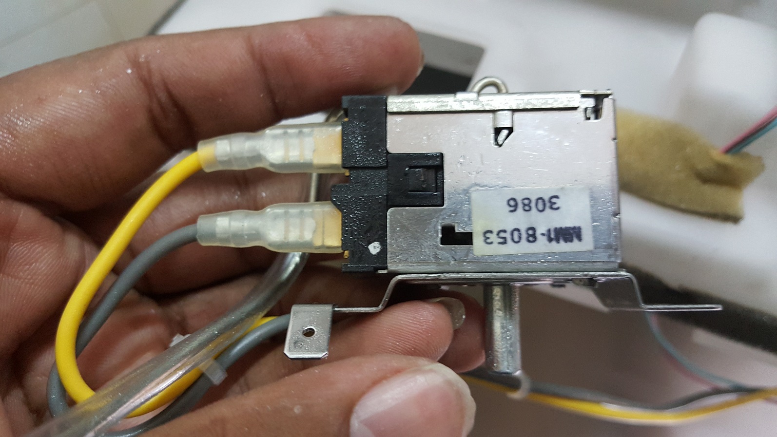 ซ่อมตู้เย็น ยี่ห้อ EASTINA รุ่น AR-4304SS