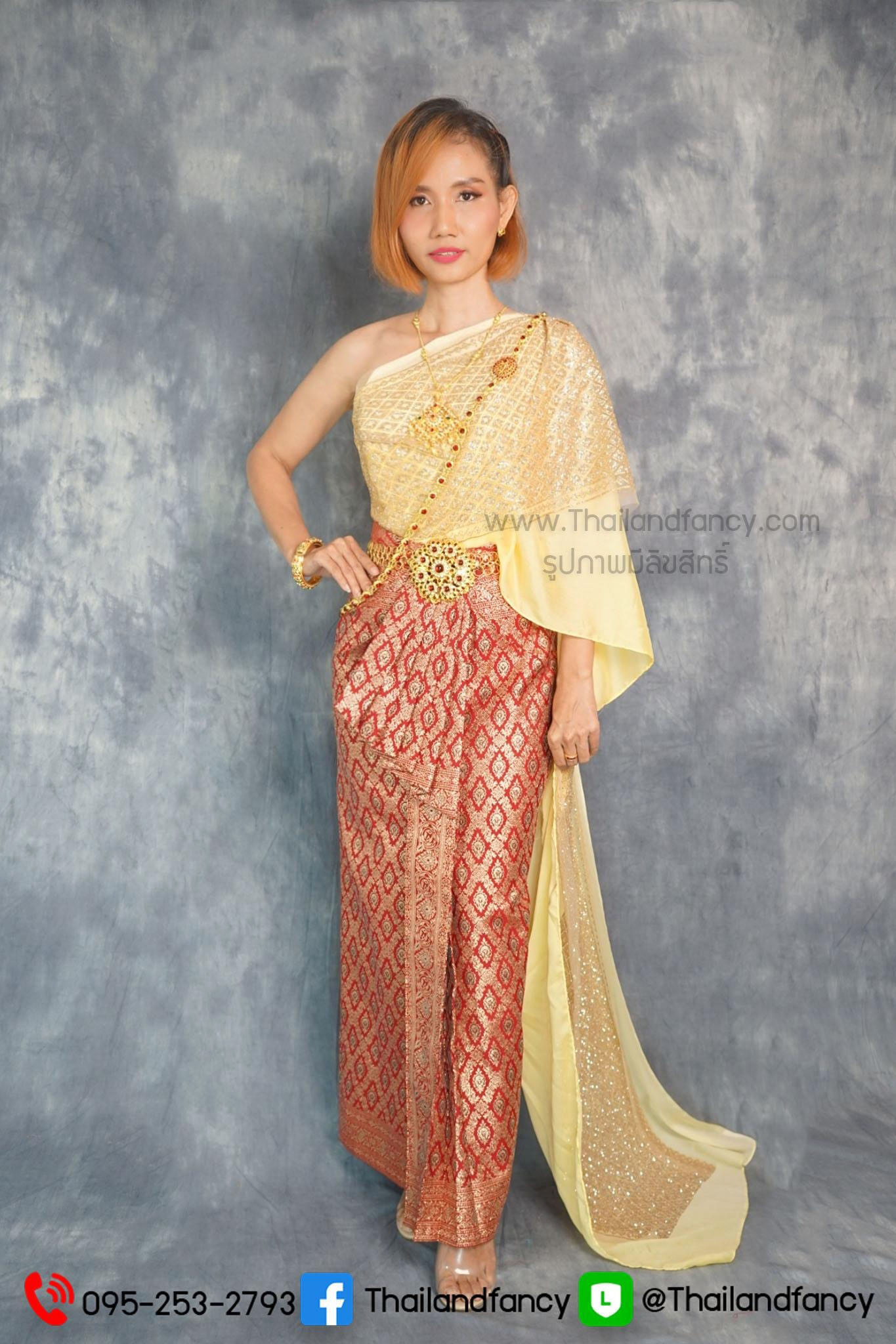 ชุดไทยอุ่นไอรัก ชุดไทยย้อนยุค ชุดไทยจักรี ชุดไทยร่วมสมัย ชุดไทยประยุกต์ ชุดไทยเจ้าสาวสไบกากเพ็ชรลายไทยเข้าคู่กับผ้าถุงสีแดงลายไทยดิ้นทอง