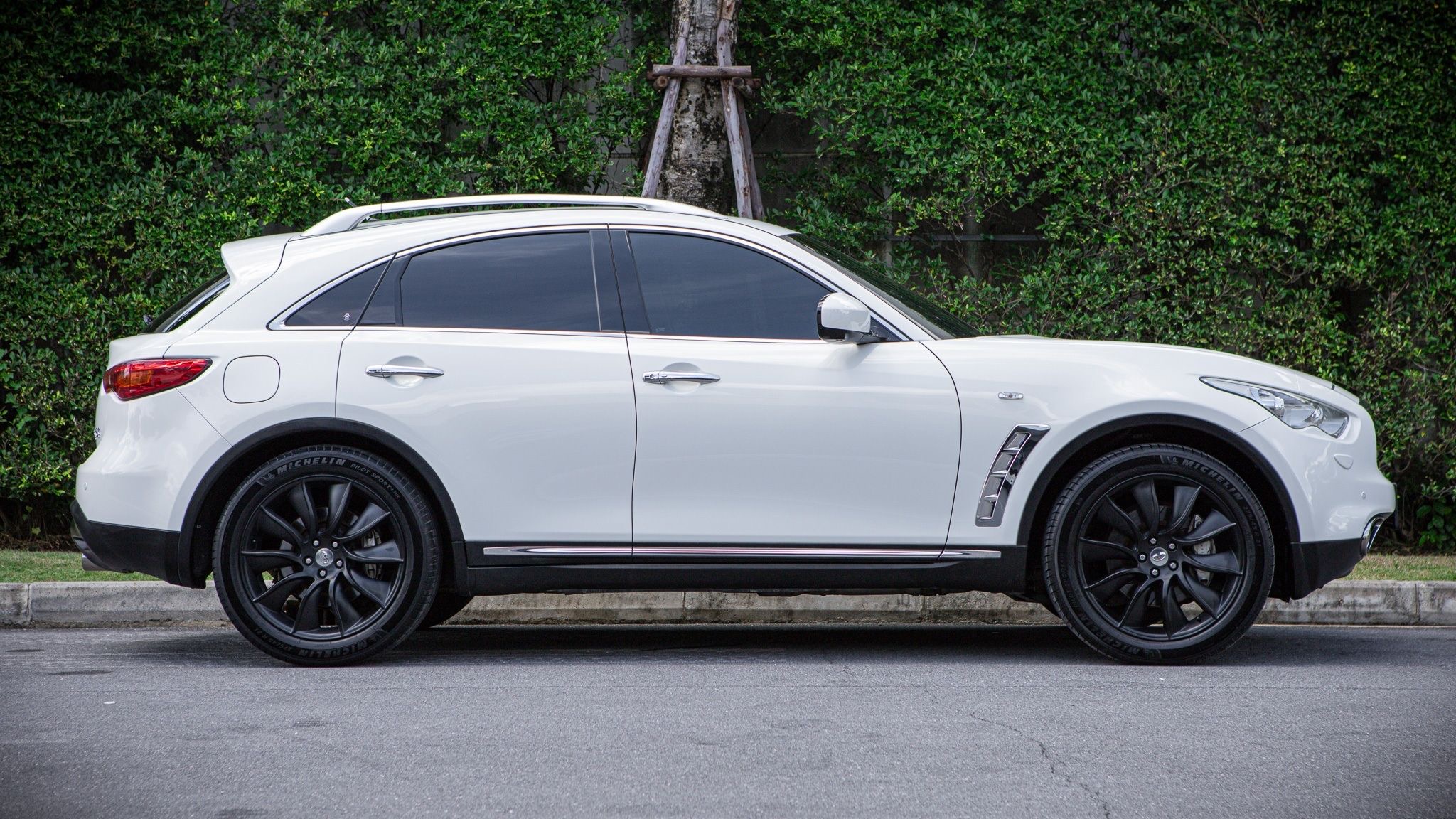 Infiniti FX30d ปี 2015
