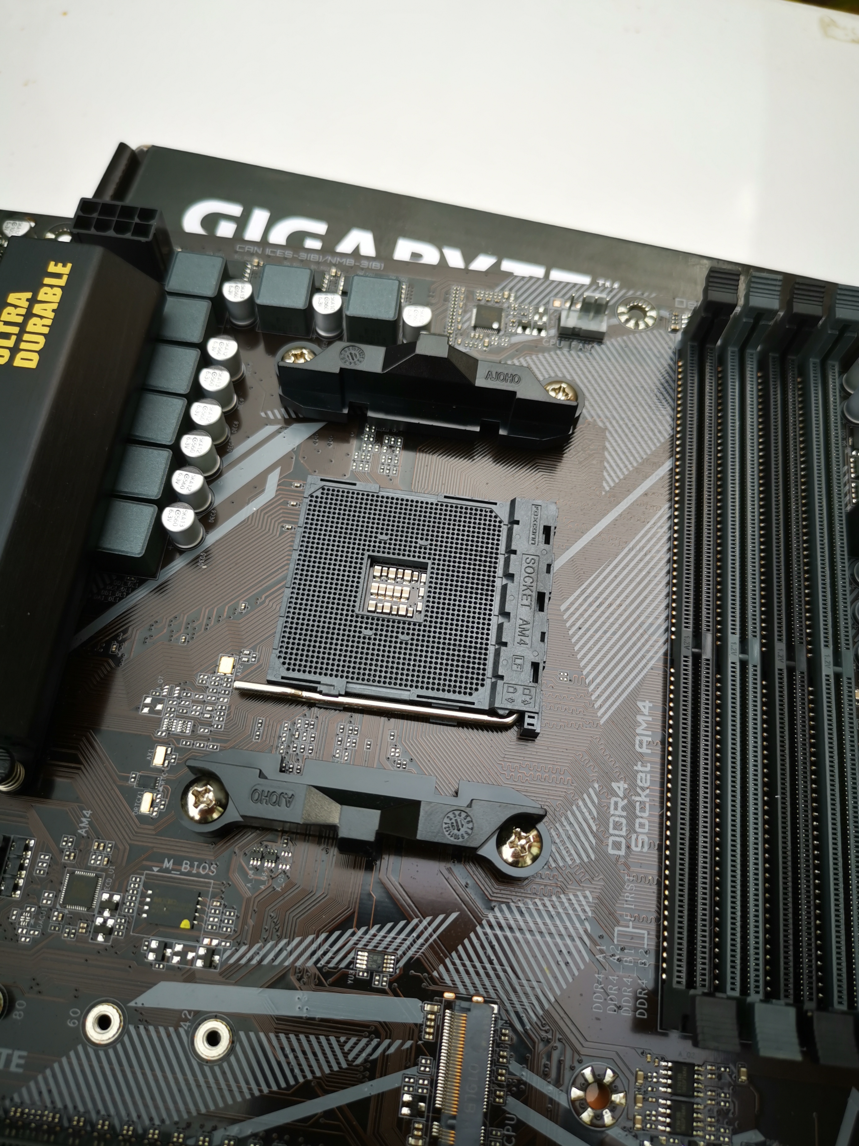 GIGABYTE B550M DS3H