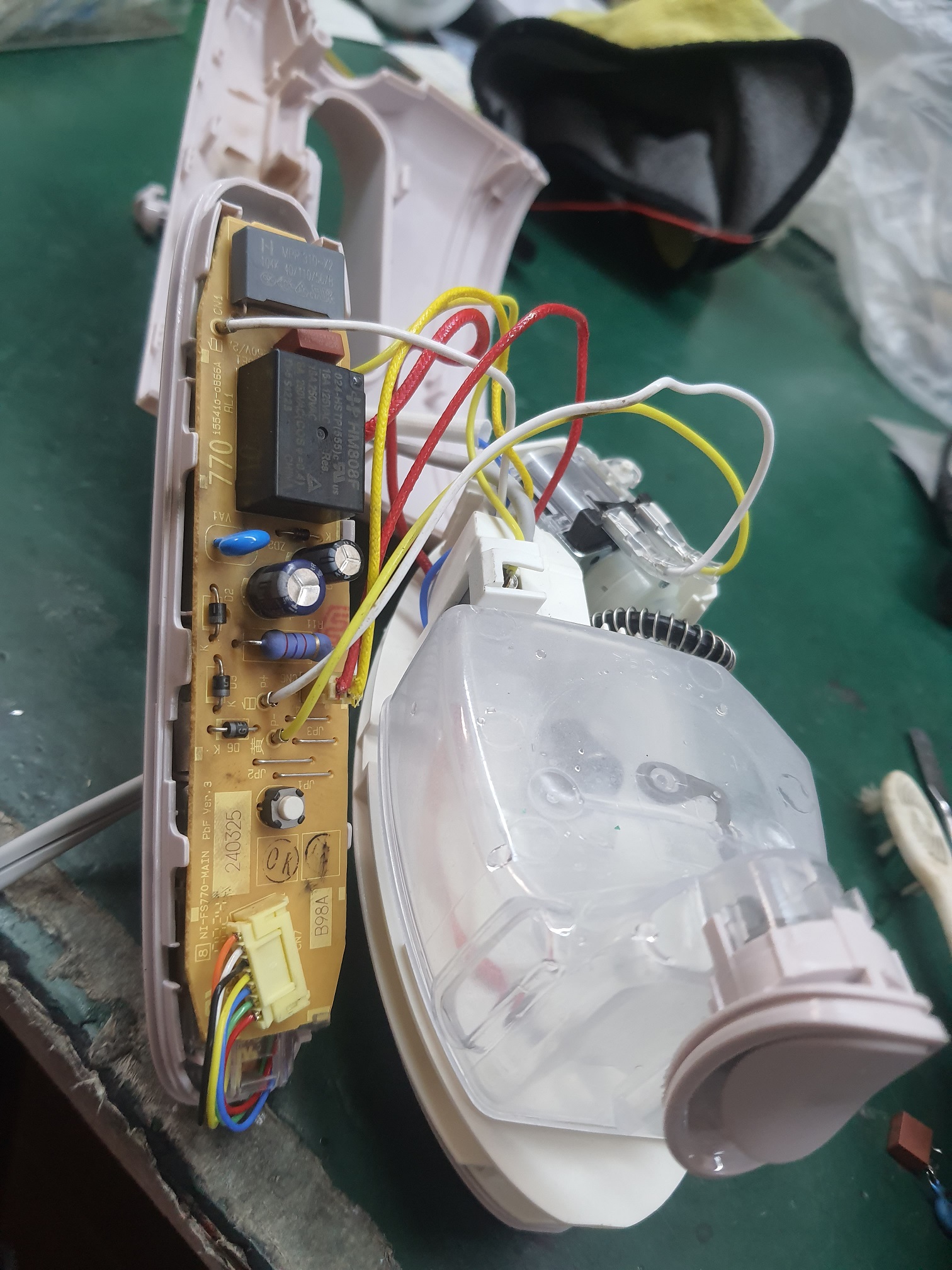 ซ่อมเตารีดไอน้ำ ยี่ห้อ PANASONIC รุ่น NI-FS60A อาการเครื่องซ๊อต