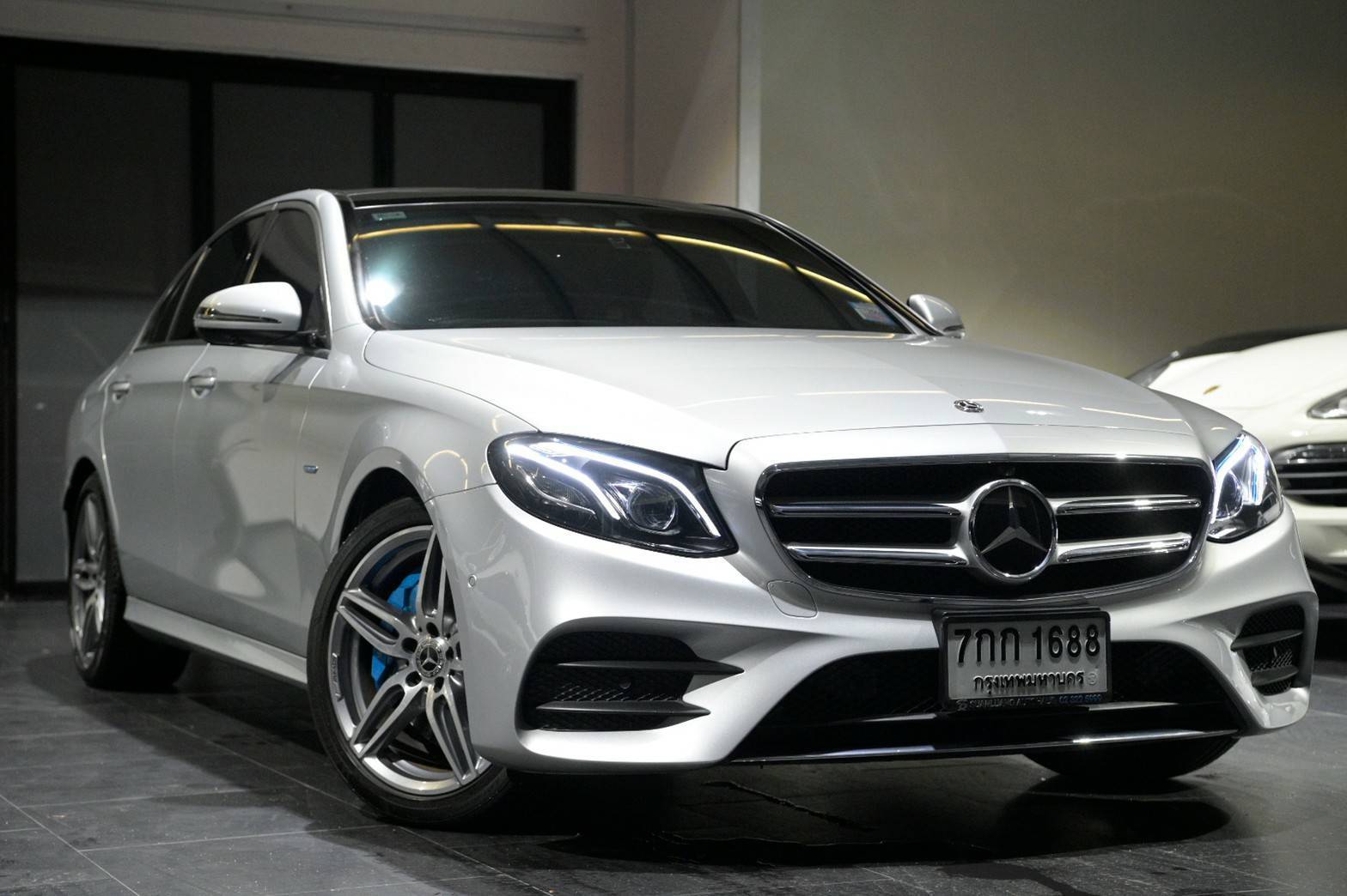 Mercedes-Benz E350e AMG ปี 2018