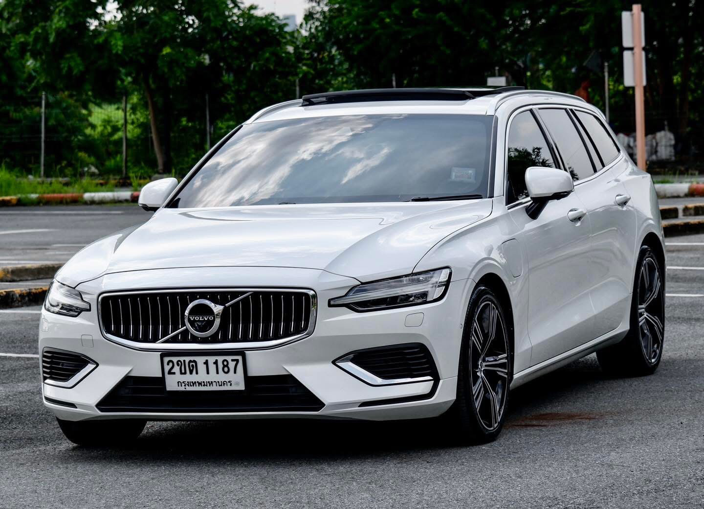 Volvo V60 T8 Plug-in Hybrid Inscription ปี 2021