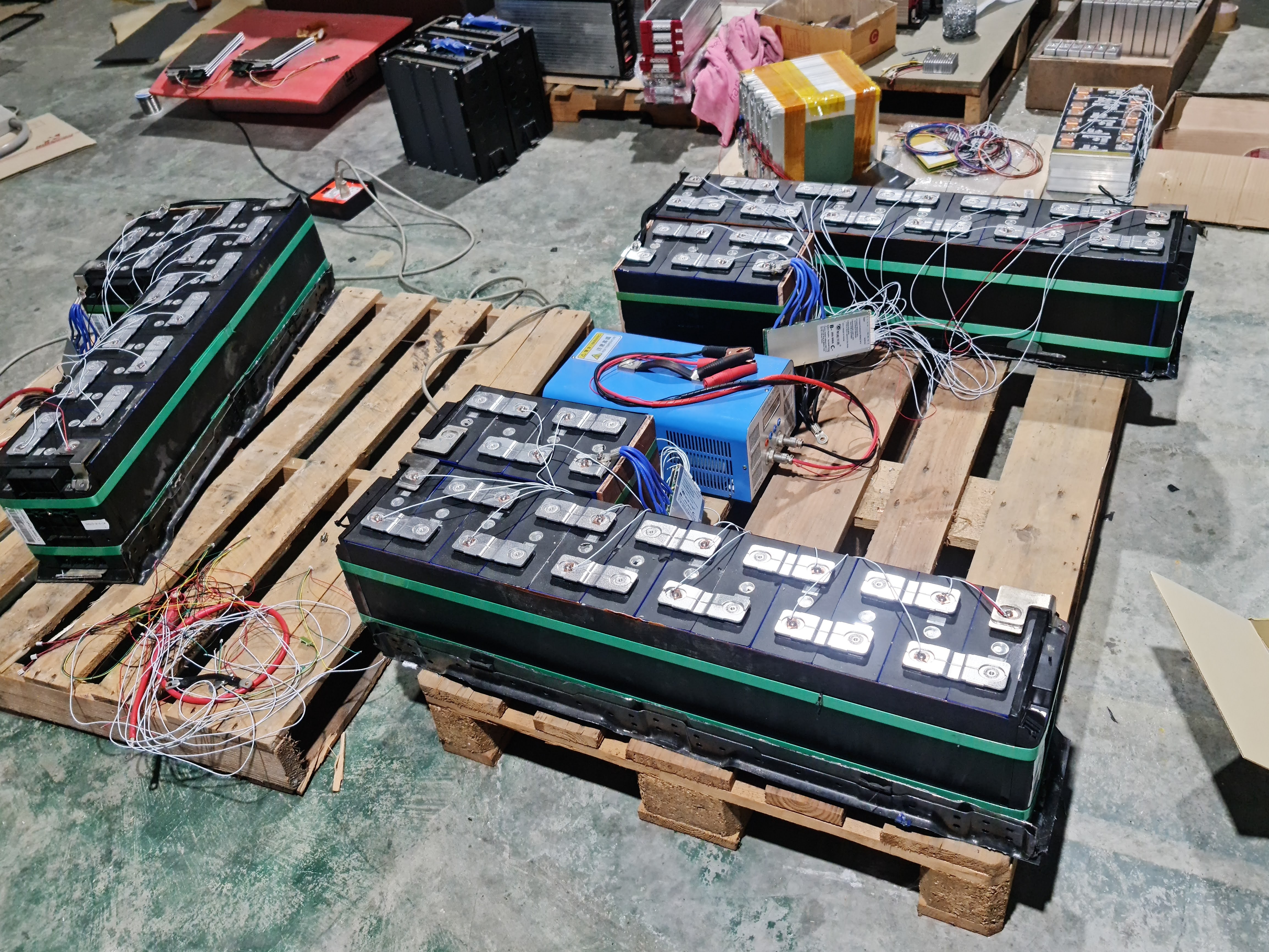 แบตเตอรี่ลิเธียม สำหรับ รถโฟลคลิฟท์ไฟฟ้า กระเช้าไฟฟ้า 24v 48v ประกอบได้ตามสั่ง