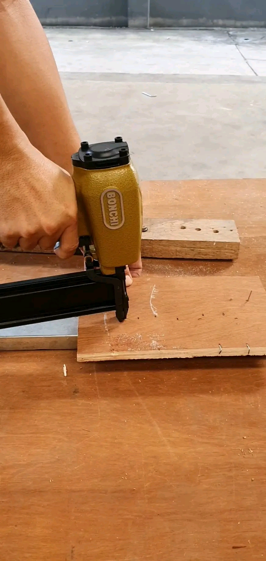 แม็กลม ปืนยิงแม็กลม ยี่ห้อ BONCHI