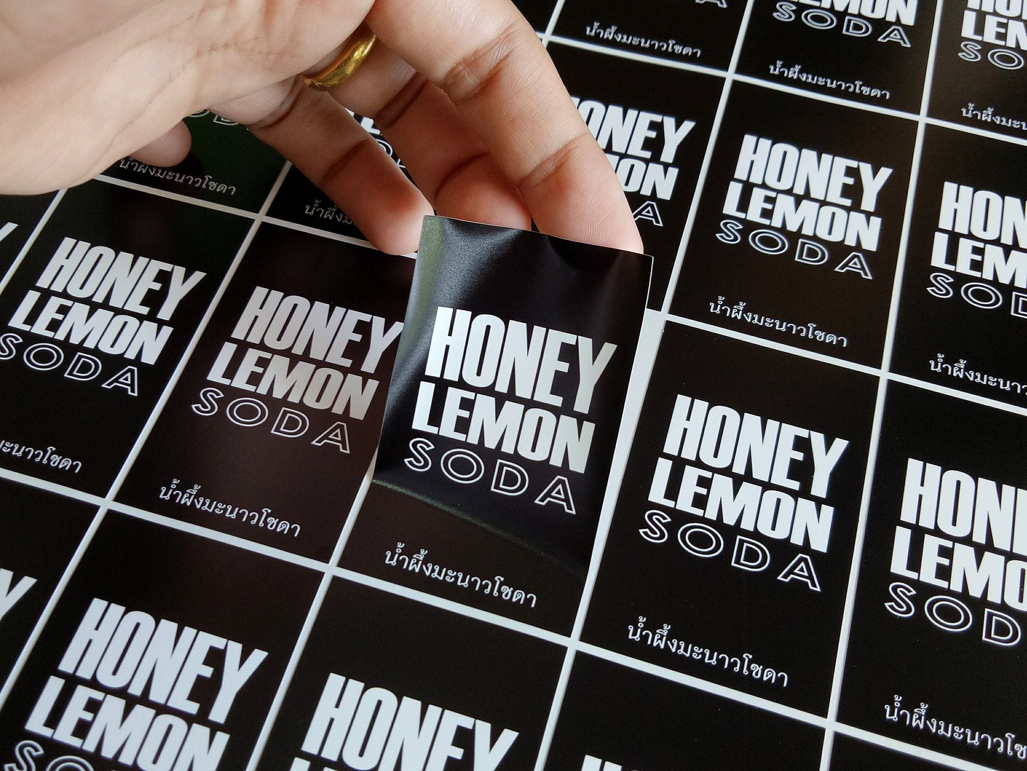 ฉลากสินค้าสติ๊กเกอร์พีวีซี (PVCขาว)