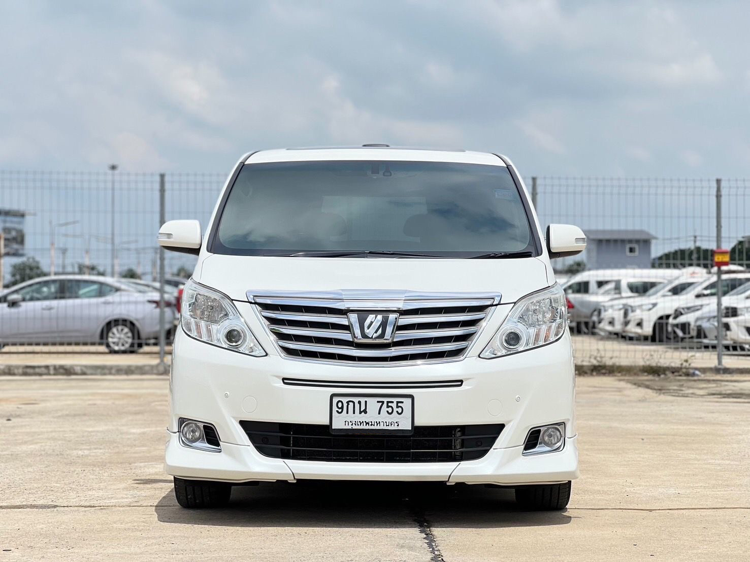 Toyota Alphard ปี 2013