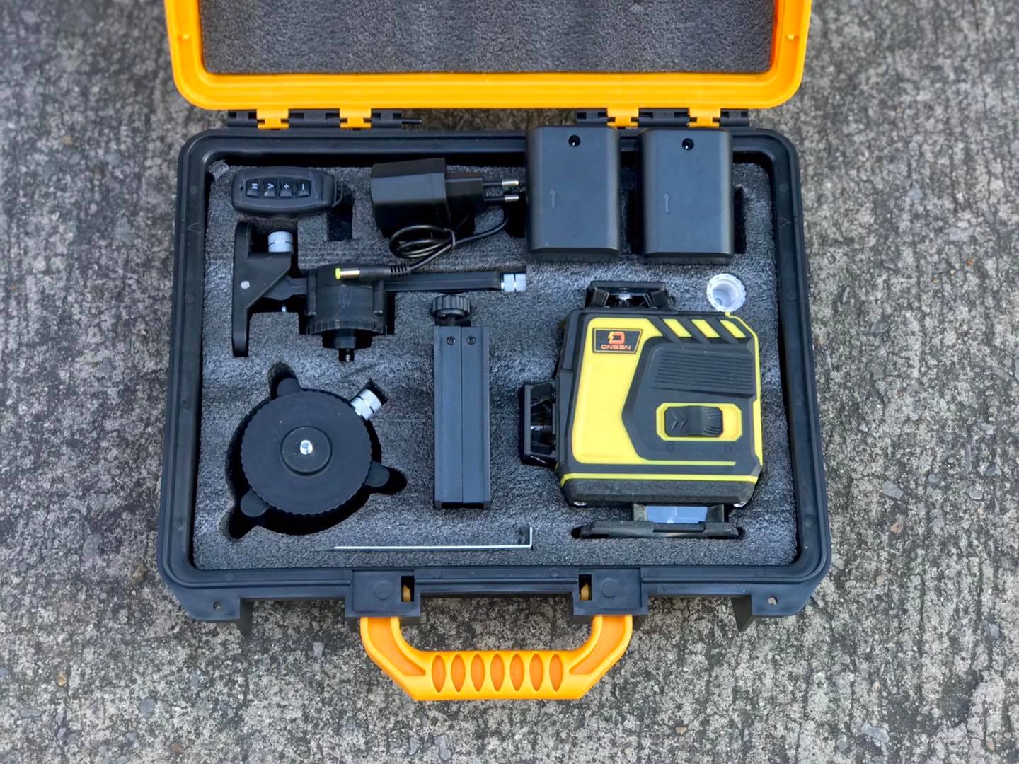 เลเซอร์วัดระดับ 16 เส้น ยี่ห้อ Onsen ให้ถ่าน 2 ก้อน