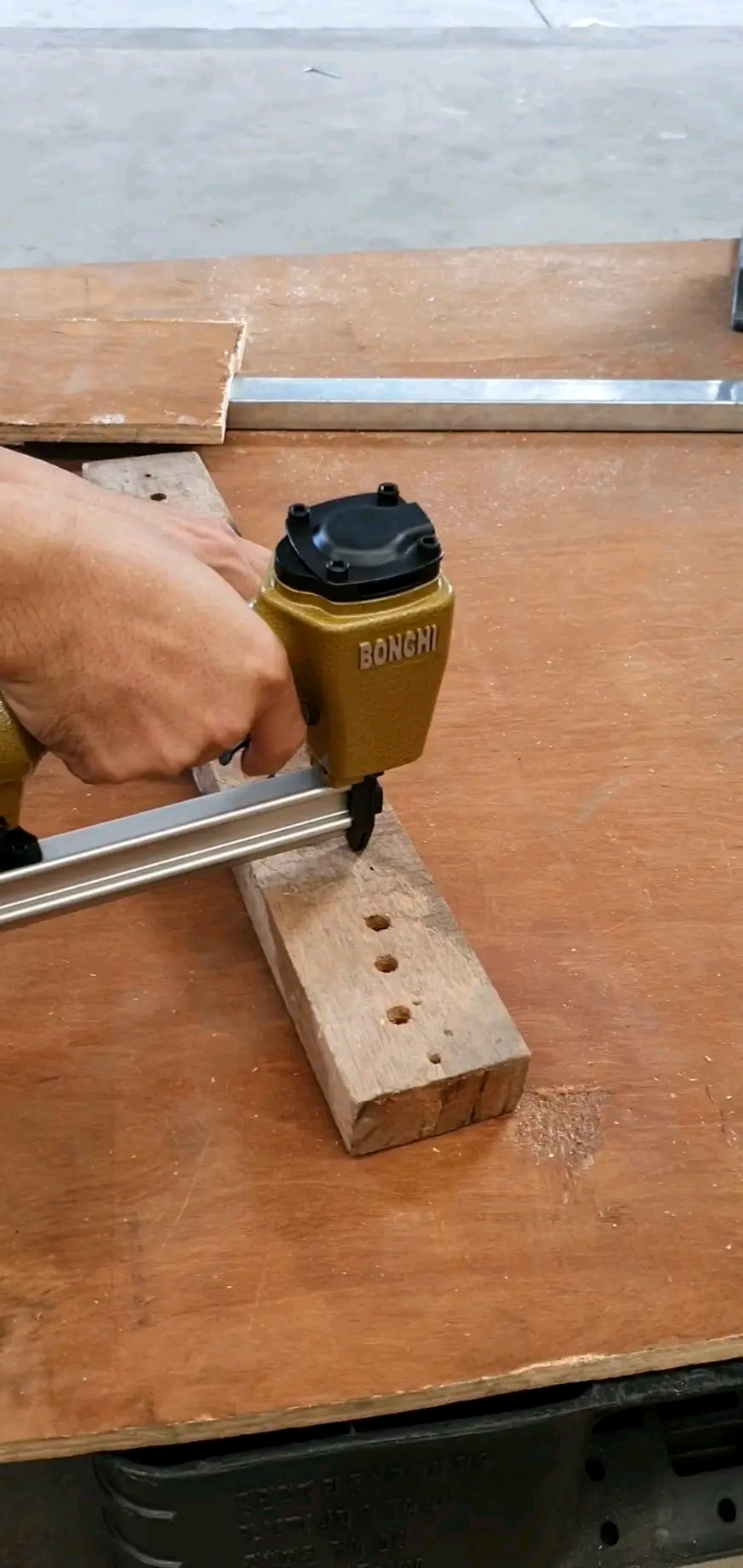 แม็กลม ปืนยิงแม็กลม ยี่ห้อ BONCHI