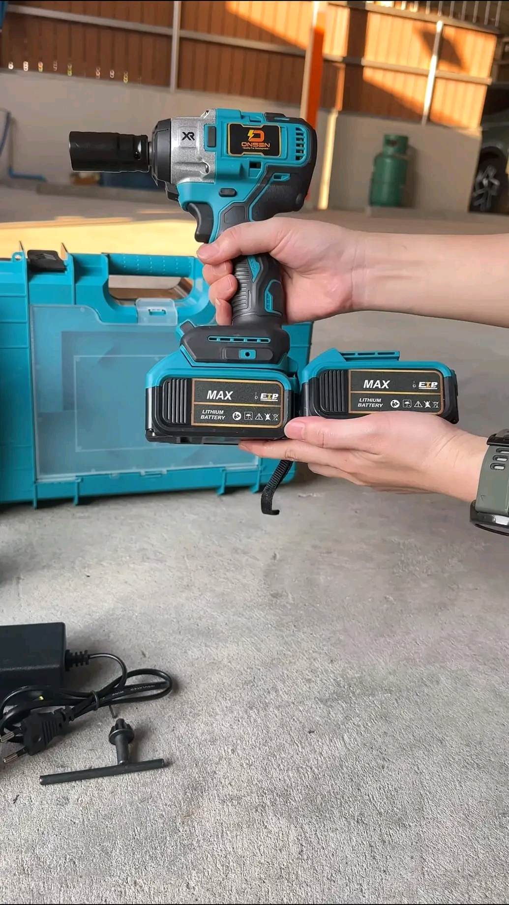 บล็อกแบต / บล็อกไฟฟ้าไร้สาย ยี่ห้อ ONSEN 3in1 สีฟ้า