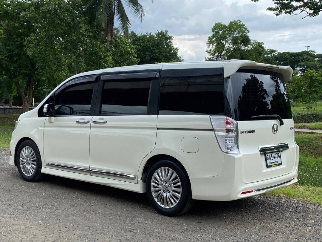 HONDA Stepwagon Spada ปี 2012