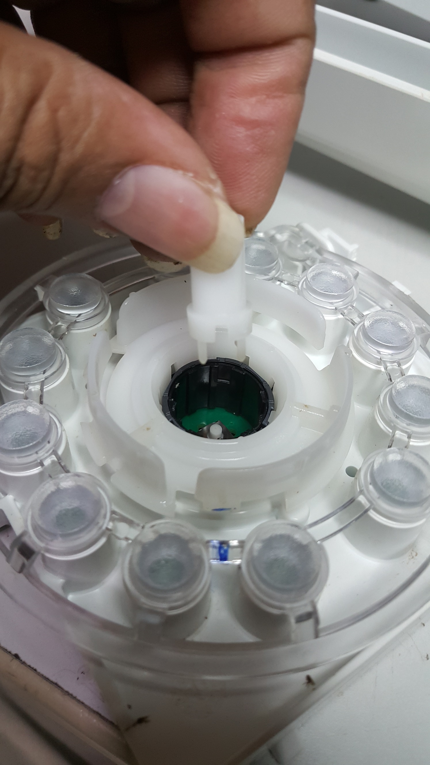 ซ่อมเครื่องซักผ้า ยี่ห้อ ELECTROLUX รุ่น EWF12022 อาการเลือกโปรแกรมซักไม่ได้