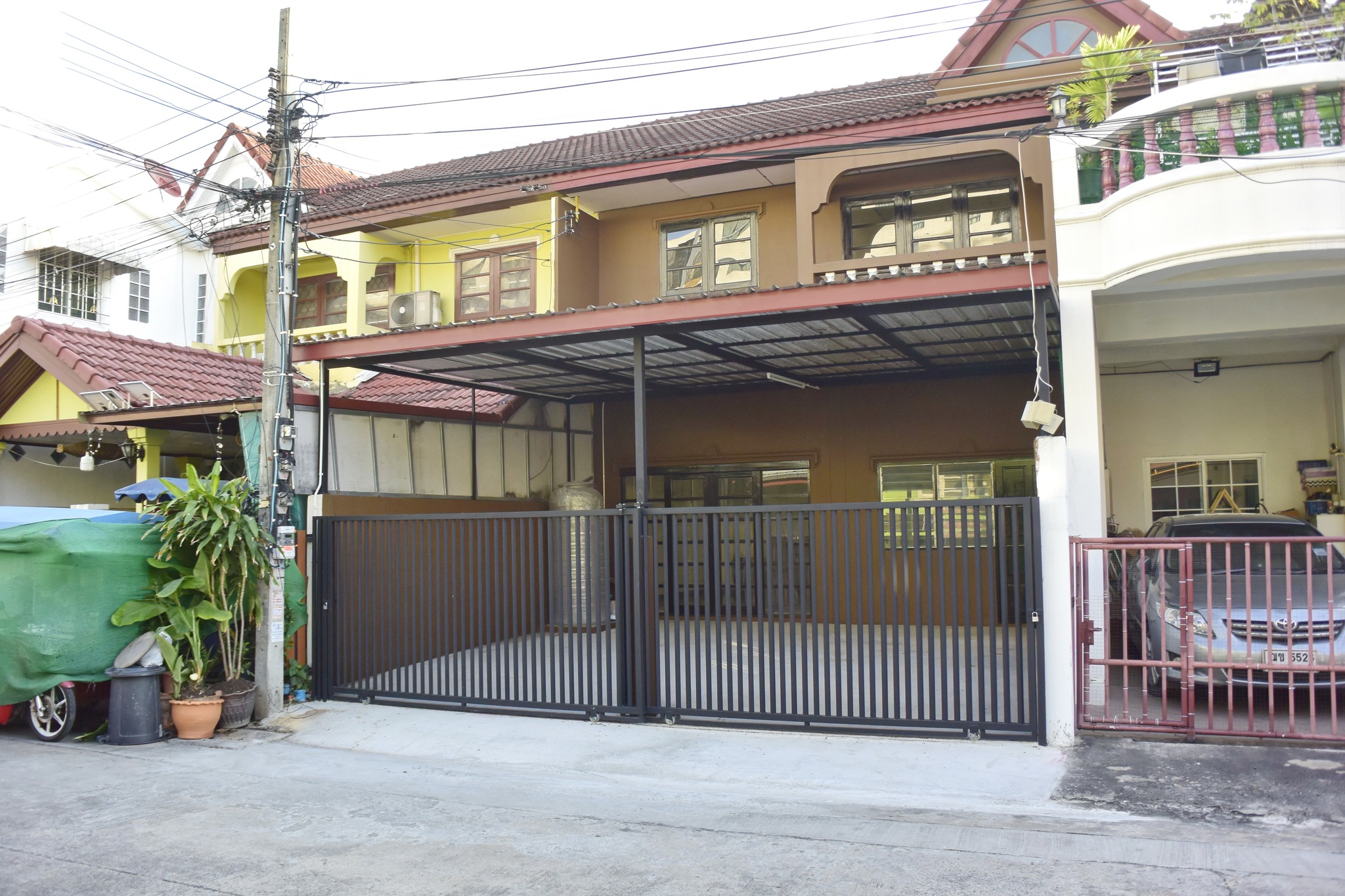 ให้เข่า ทาวน์เฮ้าส์ บ้านเปล่า ปรับปรุงใหม่ ใกล้ สถานี MRT ไทรม้า