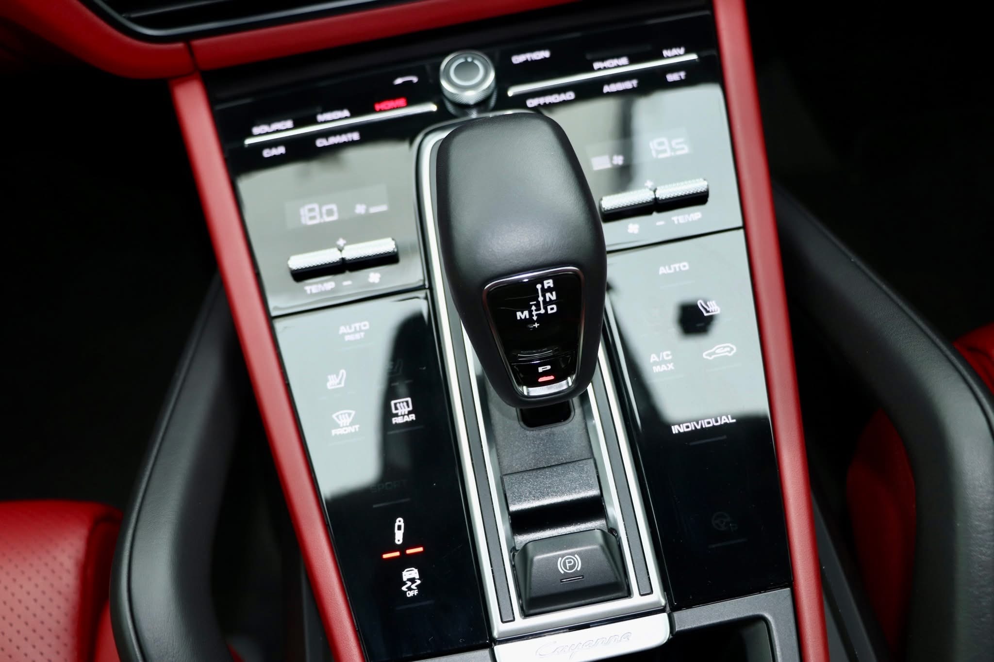 PORSCHE CAYENNE 3.0 E-HYBRID COUPE Platinum Edition ปี 2023