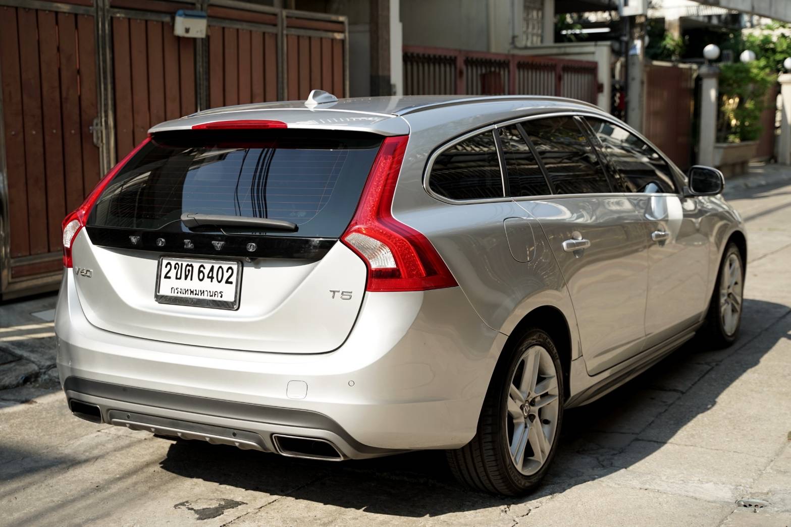 Volvo V60 T5 ปี 2017