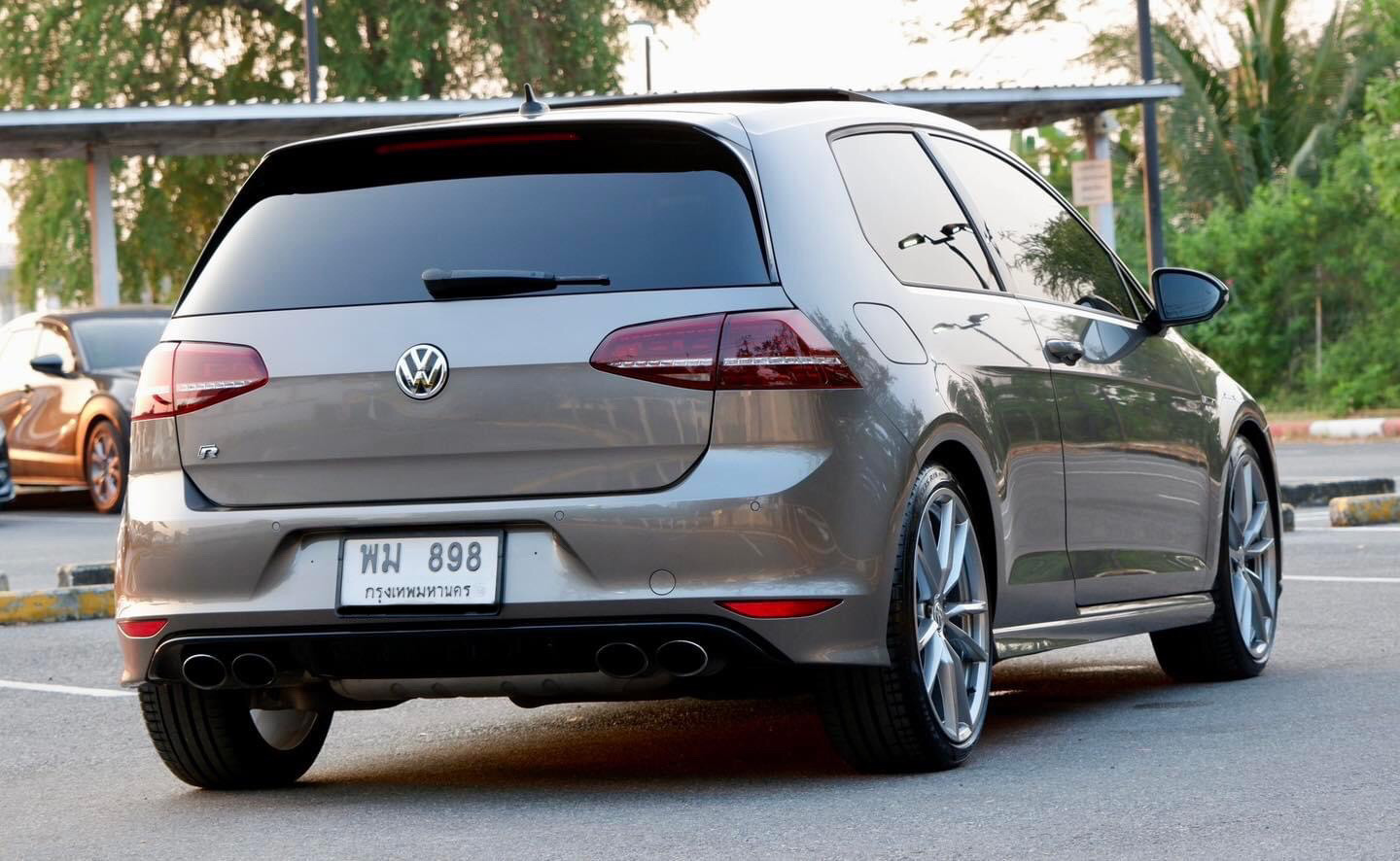 Volkswagen Golf R MK7 2.0 TSI DSG Hatch 3Doors ปี 2016