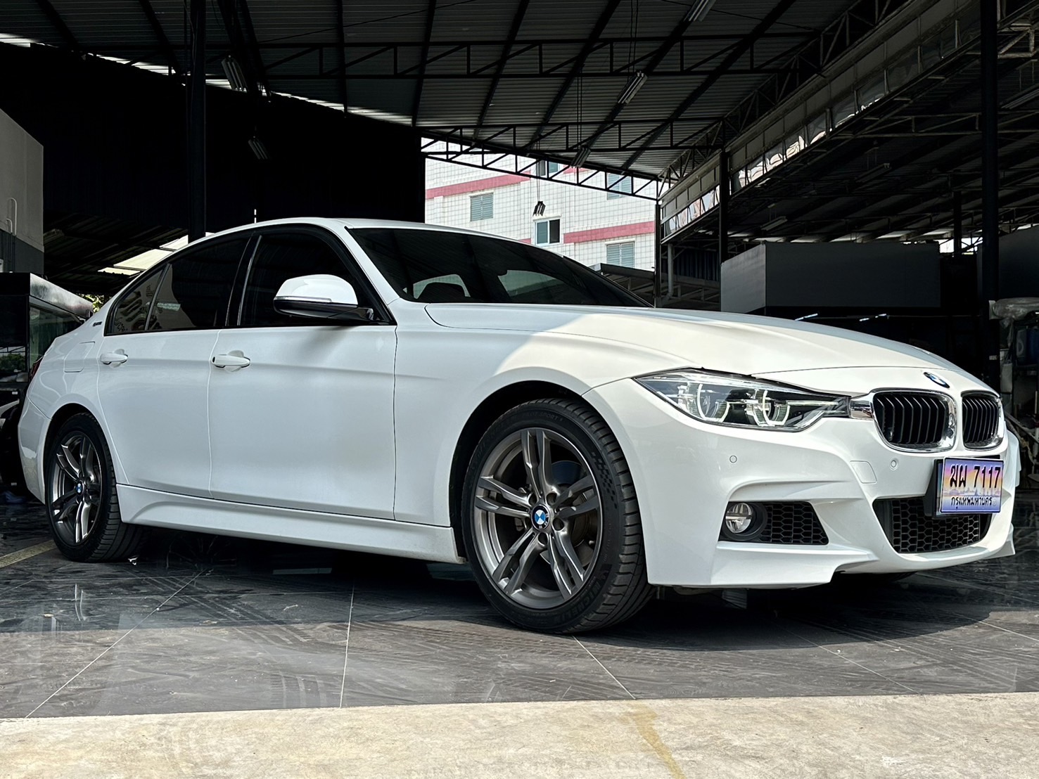 BMW 330e M Sport ปี 2016
