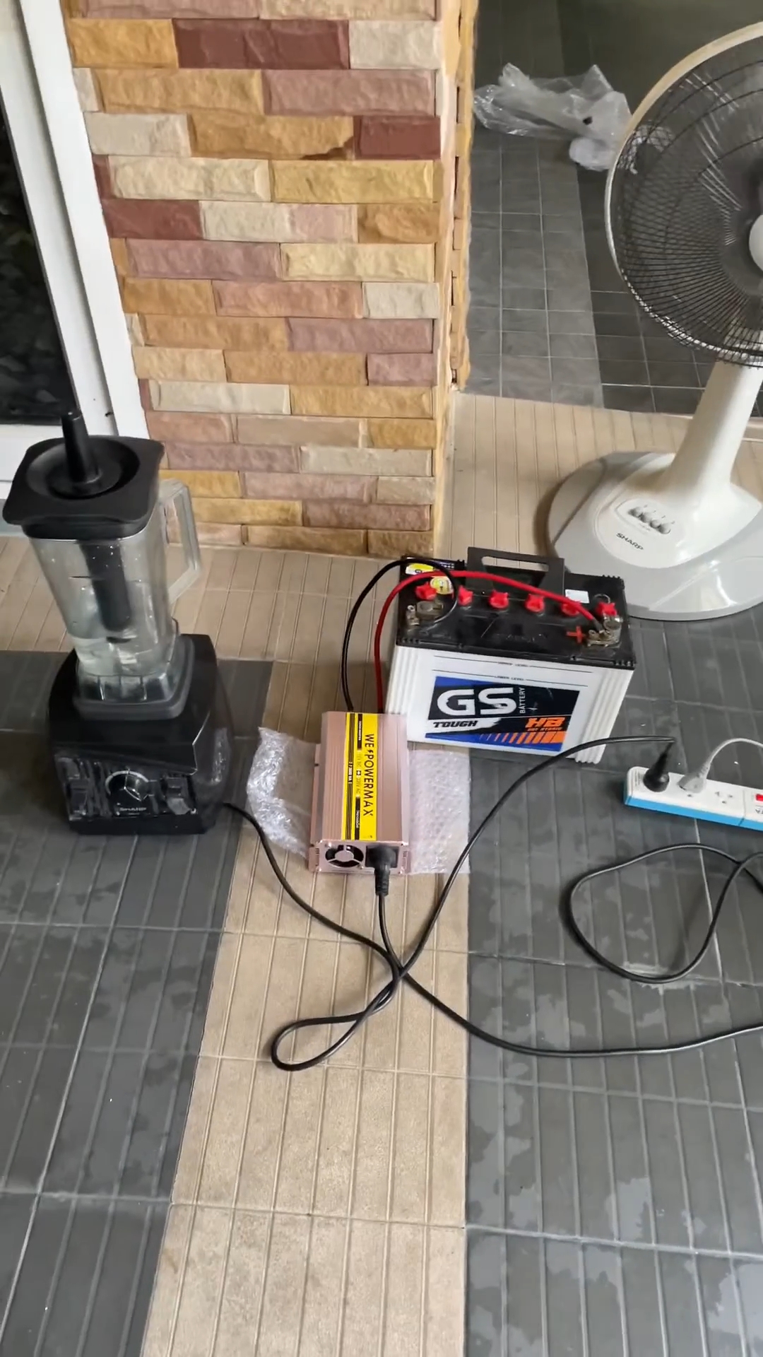 ตัวแปลงไฟ 12V เป็นไฟบ้าน 220V ขนาด 3,000W ยี่ห้อ WE POWER MAX