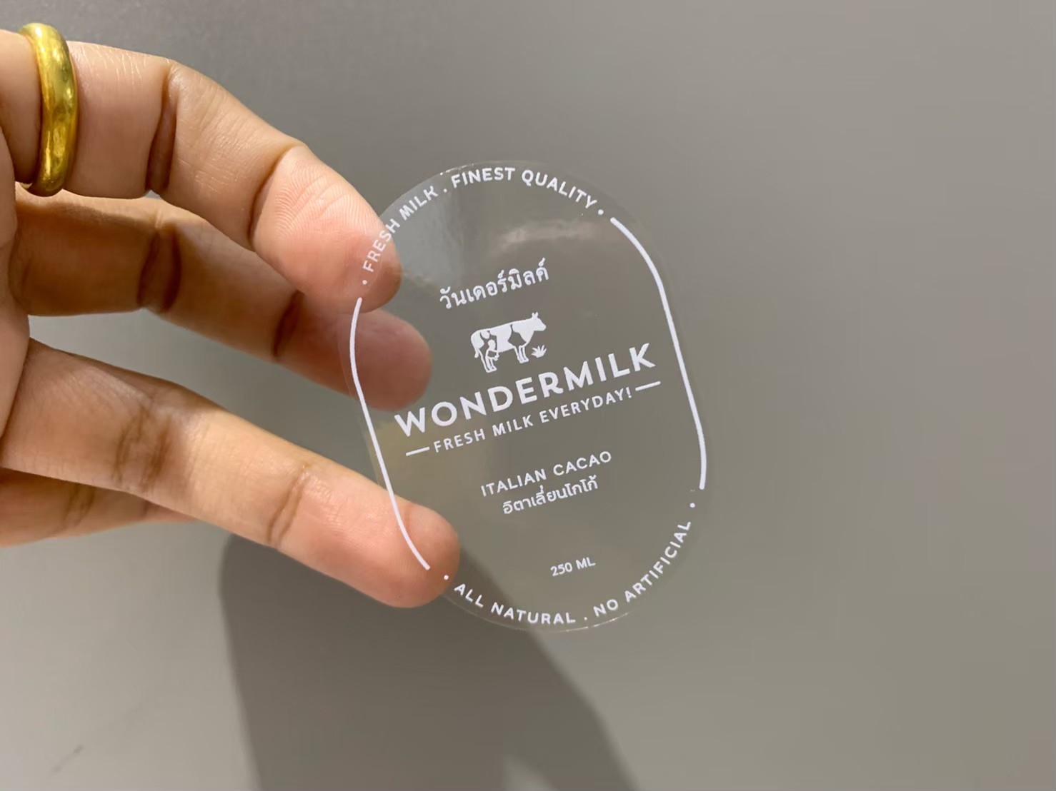 ฉลากสินค้าใสตัวหนังสือขาว สติ๊กเกอร์ใสพิมพ์สีขาว พิมพ์หมึกขาว