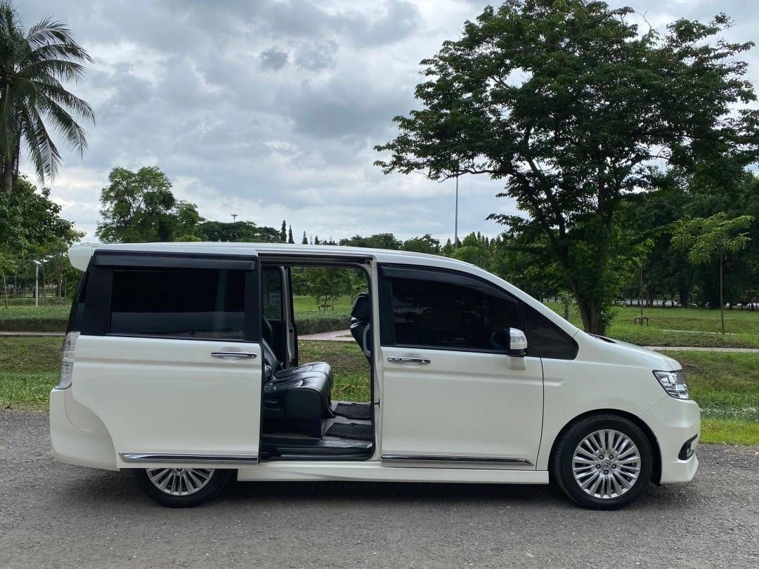 HONDA Stepwagon Spada ปี 2012