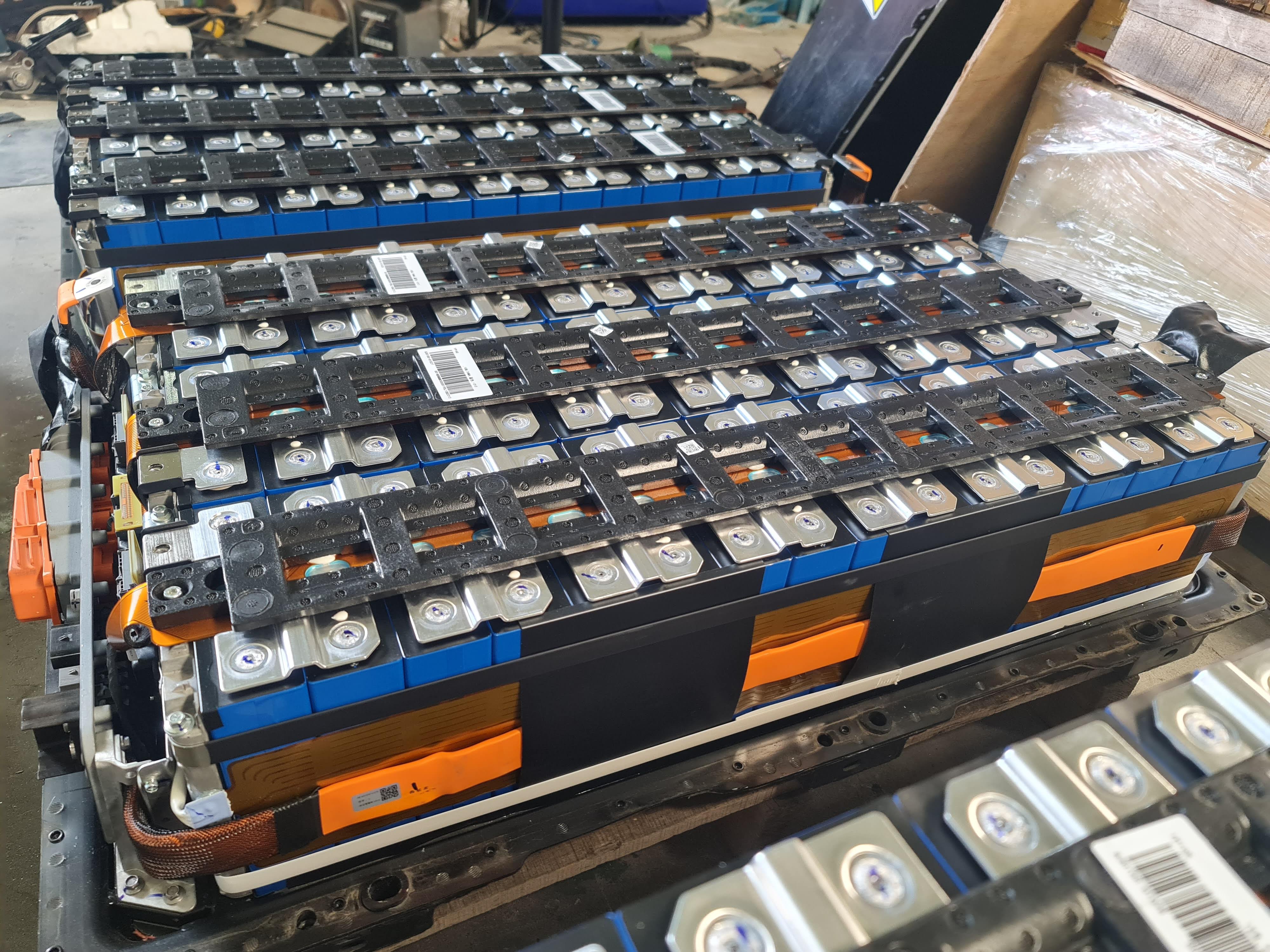 แบตเตอรี่ลิเทียมฟอสเฟส CATL 3.2V 200Ah 228Ah 302Ah สำหรับใช้งานหนัก กระแสสูง โฟลคลิฟท์ไฟฟ้า โซล่าเซลล์