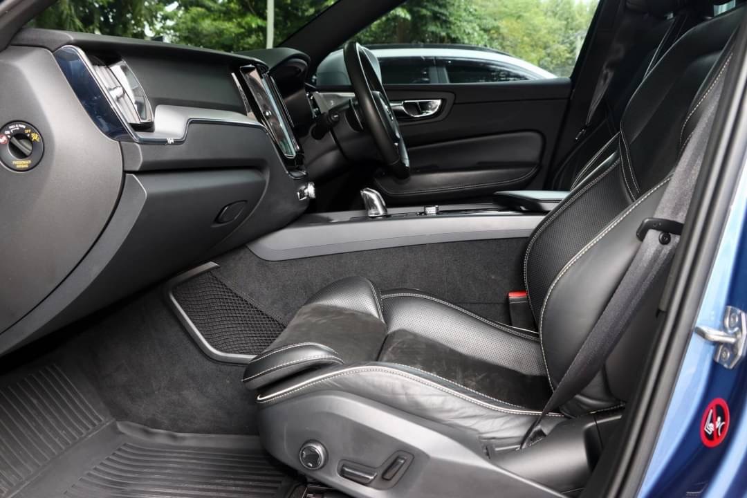 VOLVO XC60 2.0 T8 Recharge R-DESING ปี2018