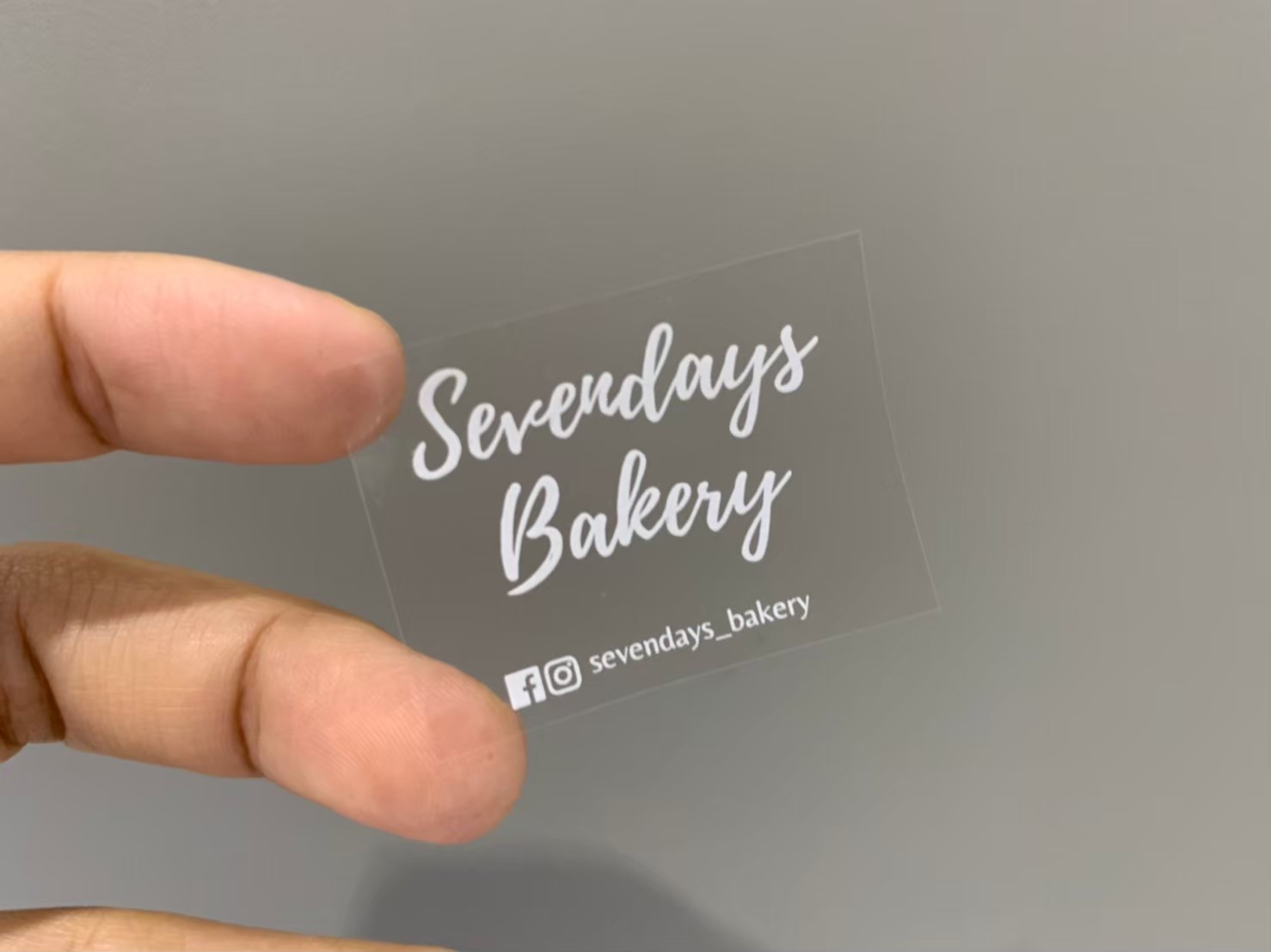 ฉลากสินค้าใสตัวหนังสือขาว สติ๊กเกอร์ใสพิมพ์สีขาว พิมพ์หมึกขาว