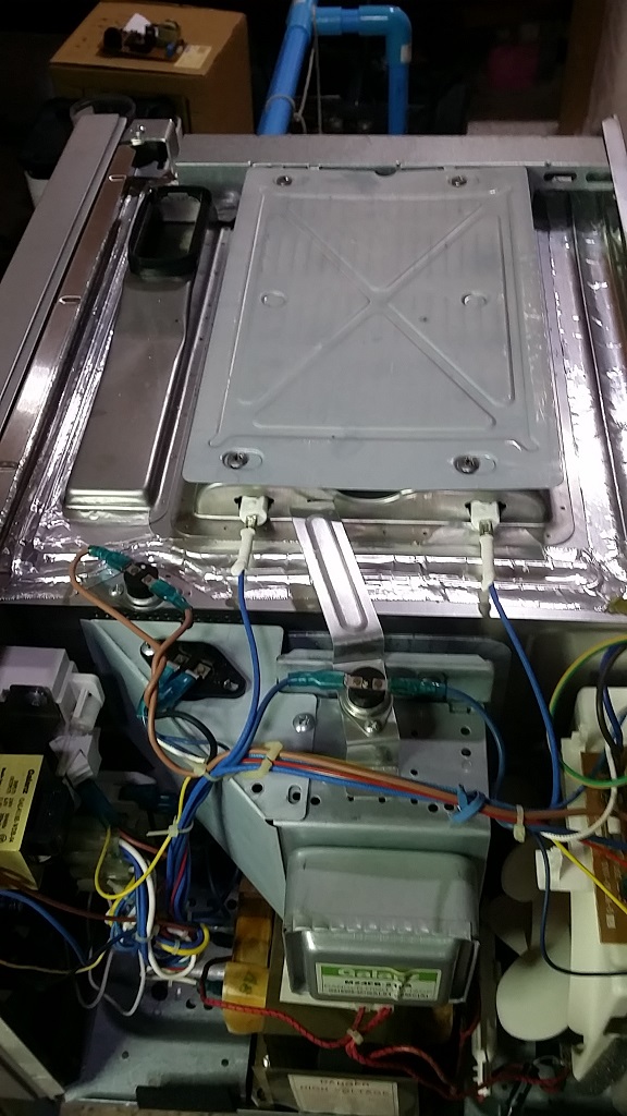 ซ่อมไมโครเวฟ ยี่ห้อ SAMSUNG รุ่น MS23F301EAW อาการไม่ร้อน