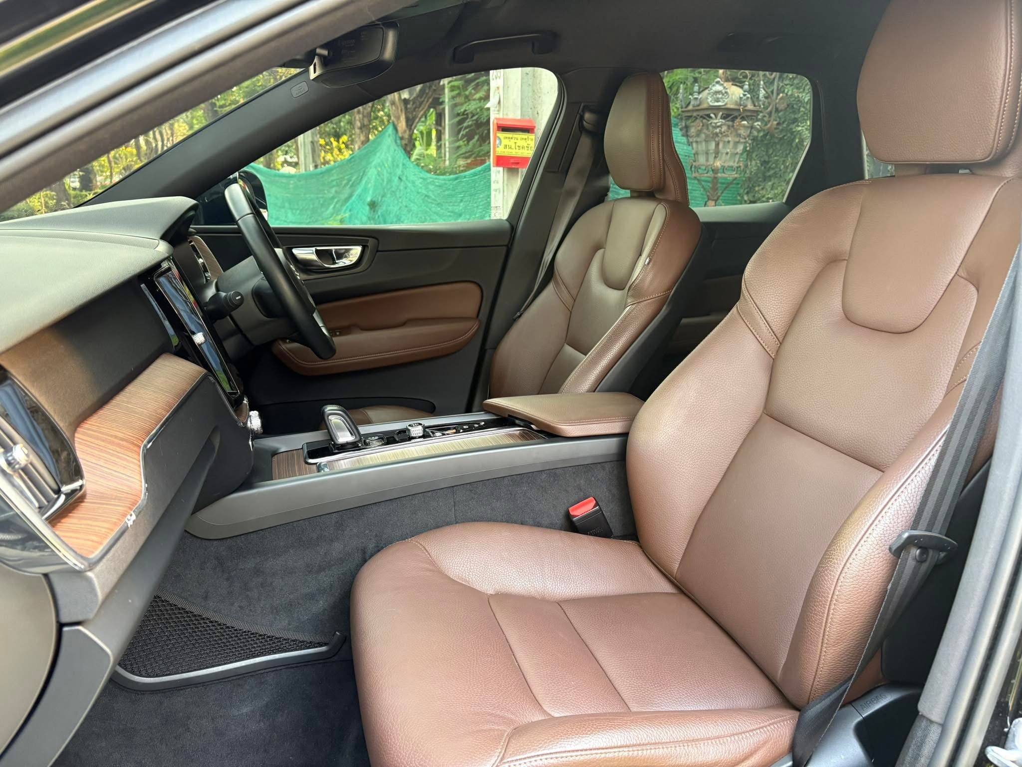 Volvo XC60 T8 recharge R design ปี 2021