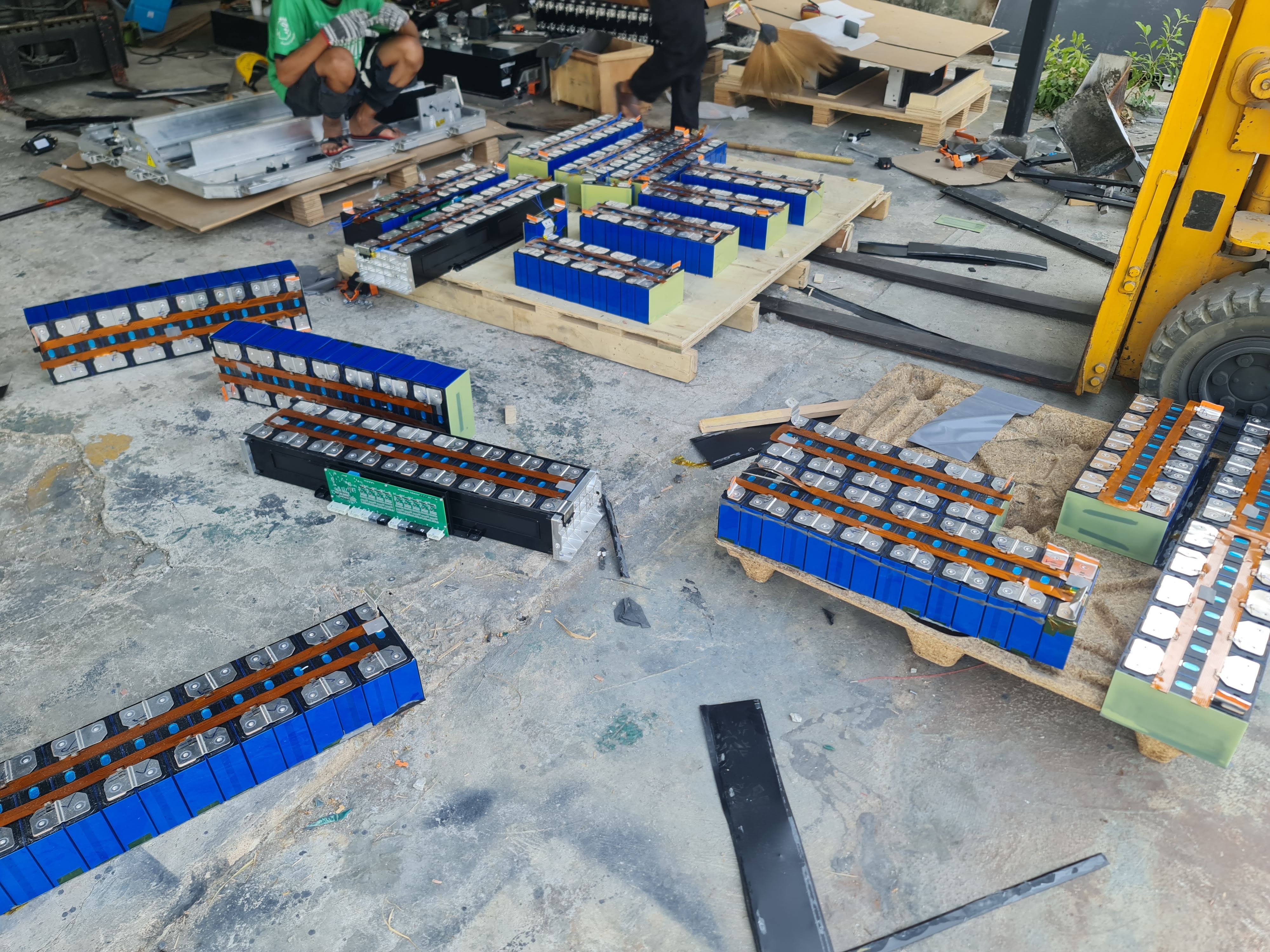 แบตเตอรี่ลิเทียมฟอสเฟส LFP 3.2v สำหรับงานรถยกไฟฟ้า 48v 24v โฟล์คลิฟท์ไฟฟ้า forklift
