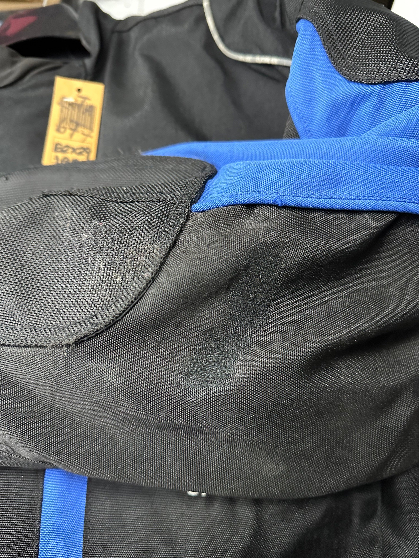 เสื้อขี่มอเตอร์ไซด์( มือสอง) RCTA 677 อก 50-52" ยาว 29"(XL) **uvex**