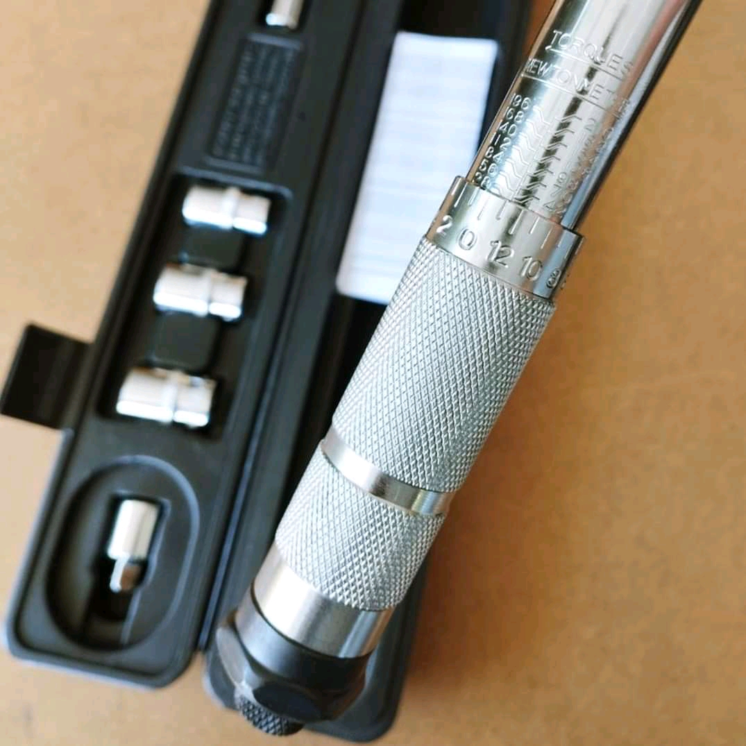 ด้ามขันปอนด์ 4 หุน 28-210 Nm. ยี่ห้อ EURO KINGTOOLS ประแจปอนด์