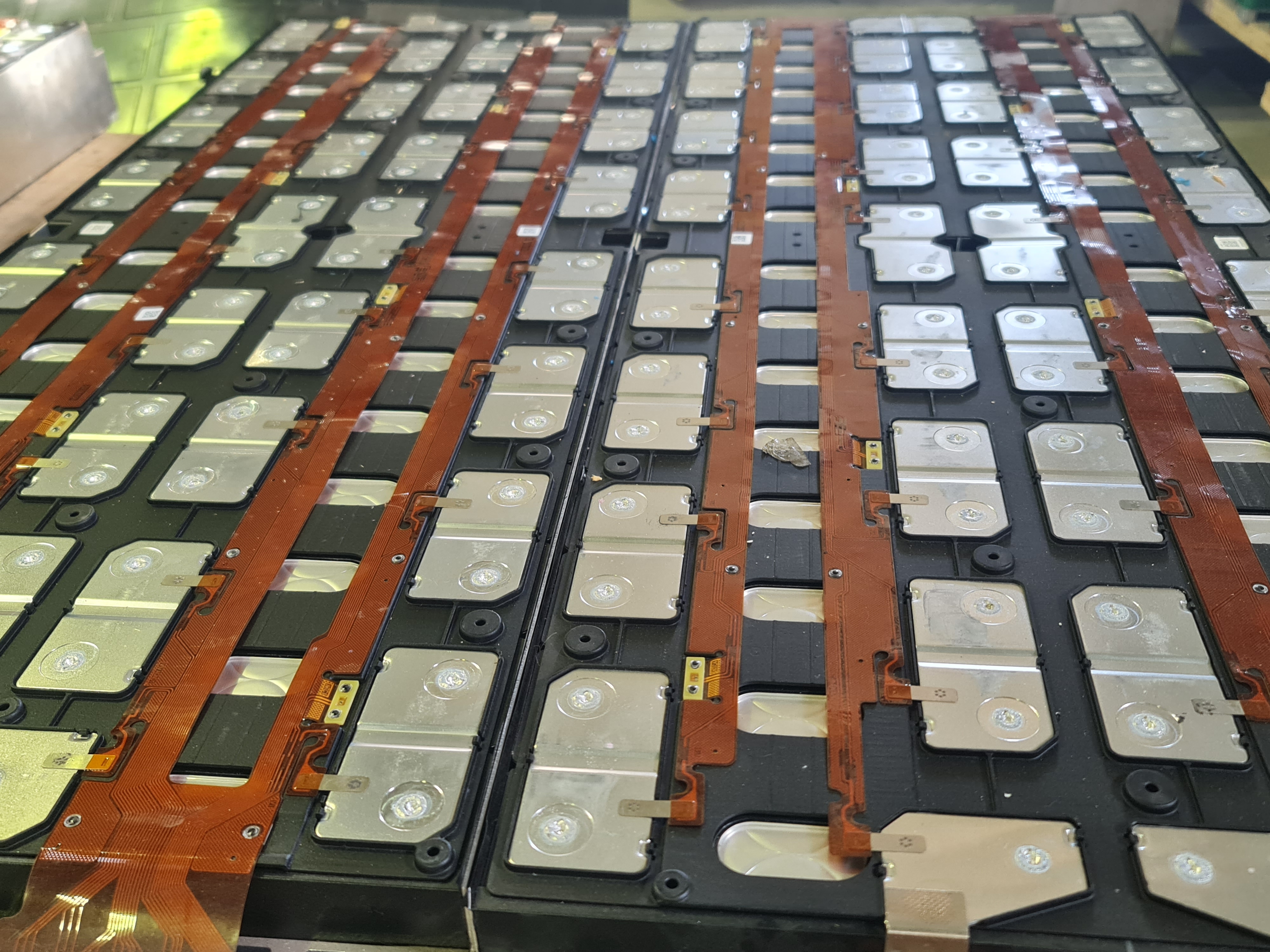 แบตเตอรี่รถไฟฟ้า ชนิด NMC 3.7v 242Ah รวม 87kwh สำหรับรถไฟฟ้าทำเอง 350v