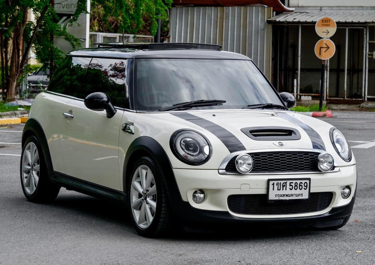 Mini Cooper S R56 Look 2 LCI หลังคาแก้ว ปี 2011