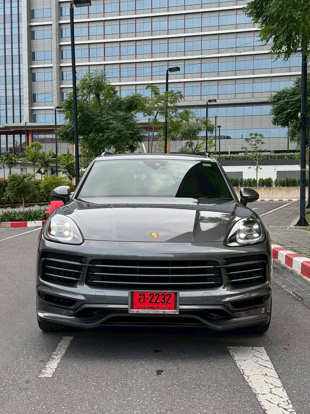 Porsche Cayenne SUV Plug-in hybrid ปี 2019