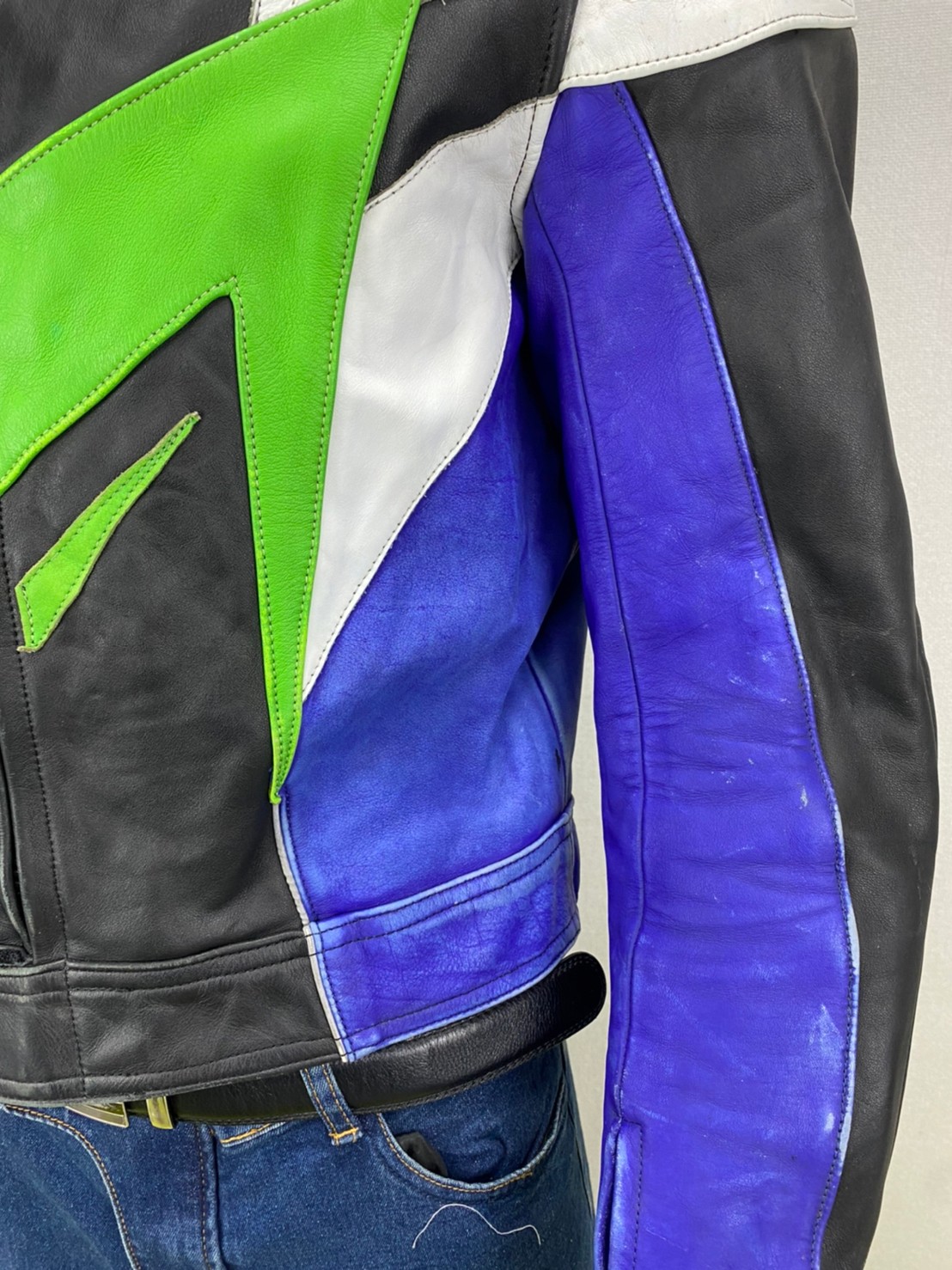 เสื้อการ์ดสำหรับขี่มอเตอร์ไซด์( มือสอง) RCSS 033: อก 42" ยาว 22" ** AKITO **