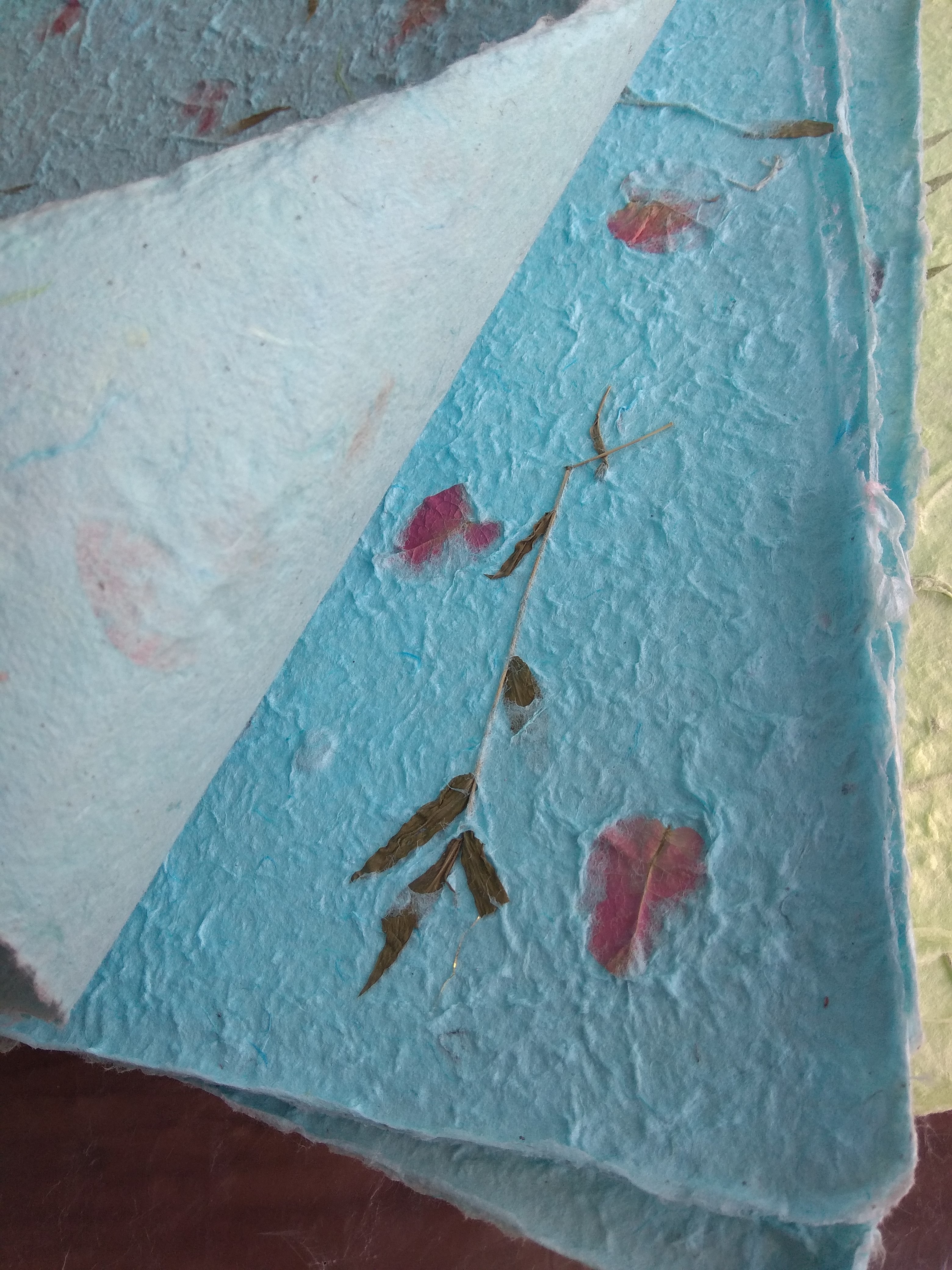 กระดาษสา หนา แบบขรุขระ มีดอกไม้ในตัว ไม่ขายปลีก เลือกสีทักไลน์