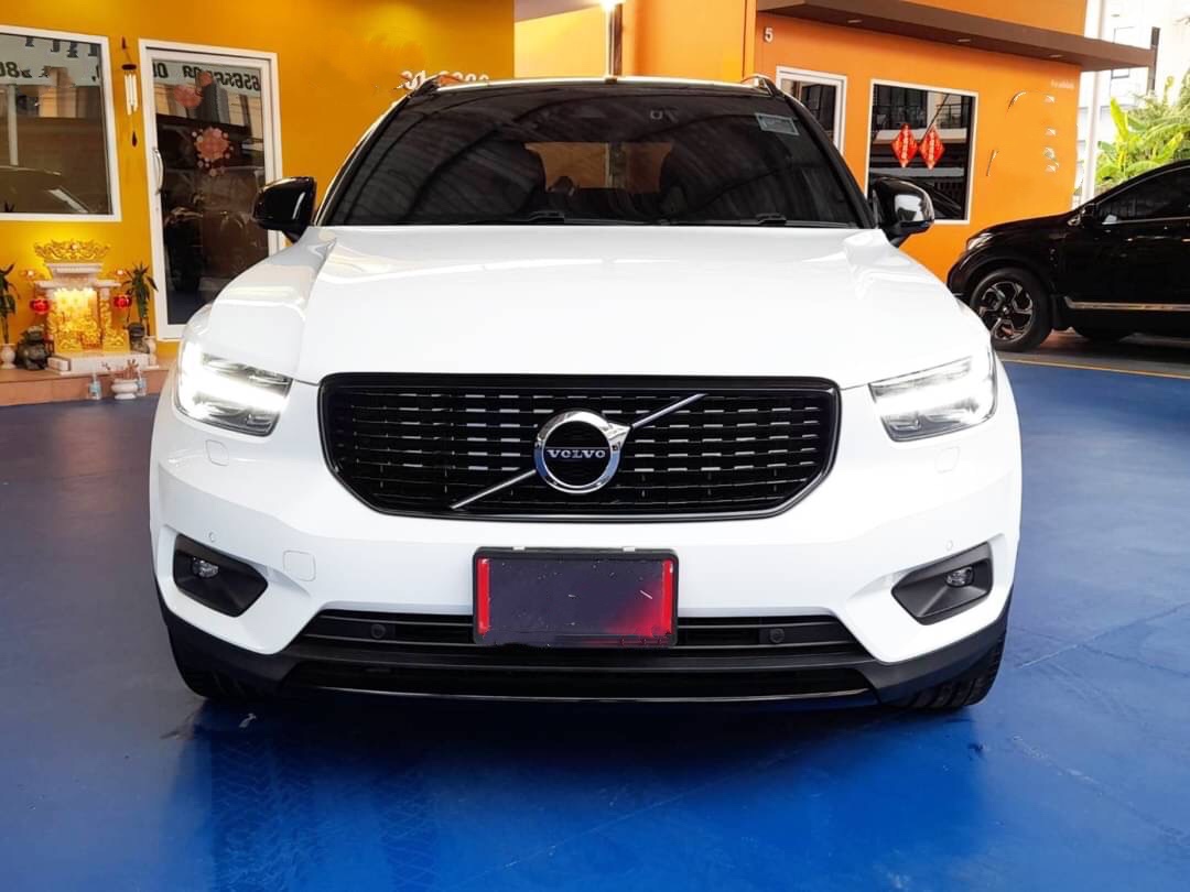 VOLVO XC40 T5 AWD R -Design ปี 2019 สีขาว